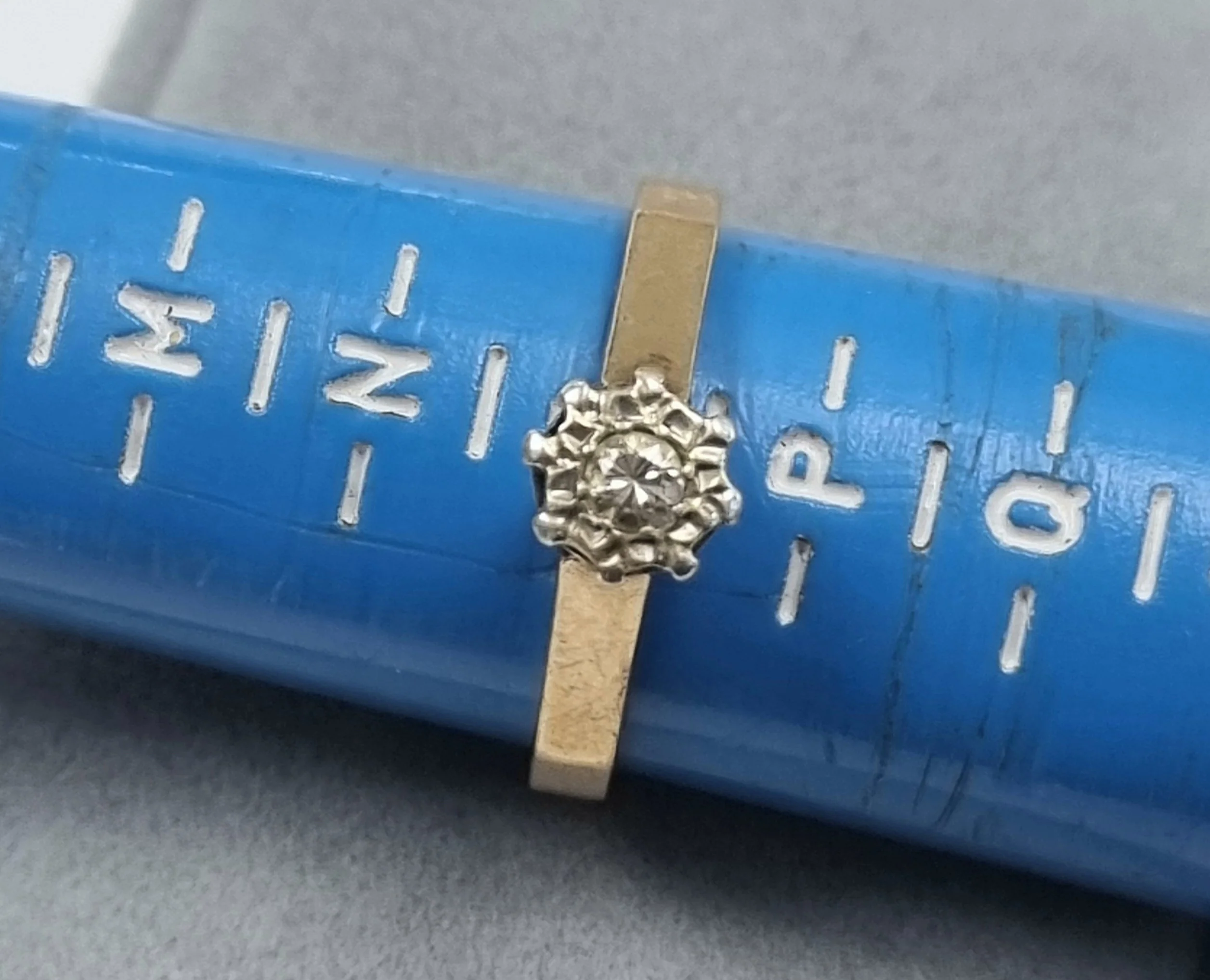 9ct Gold Diamond Ring Size "O" - Image 3