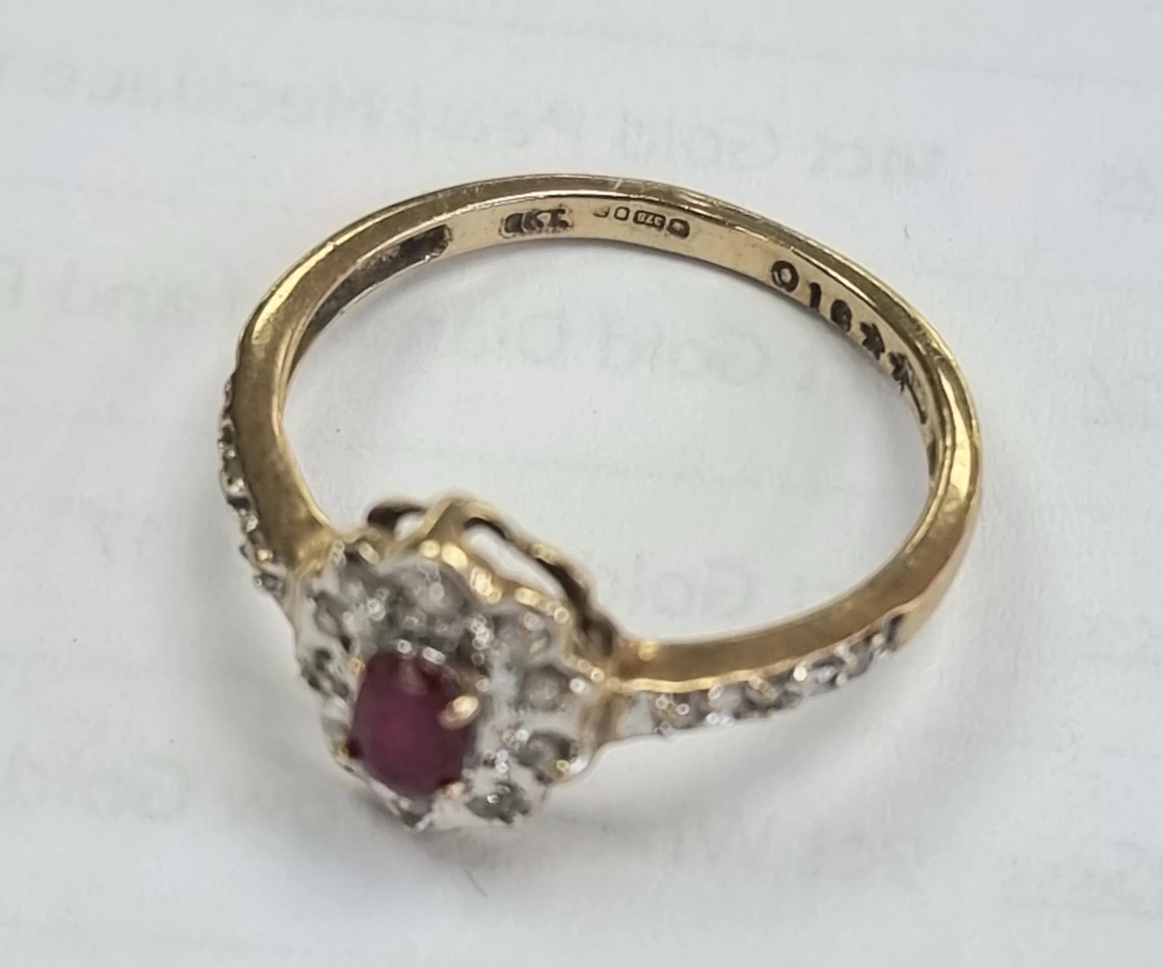 9ct Gold Diamond/Ruby ring Size P - Image 2