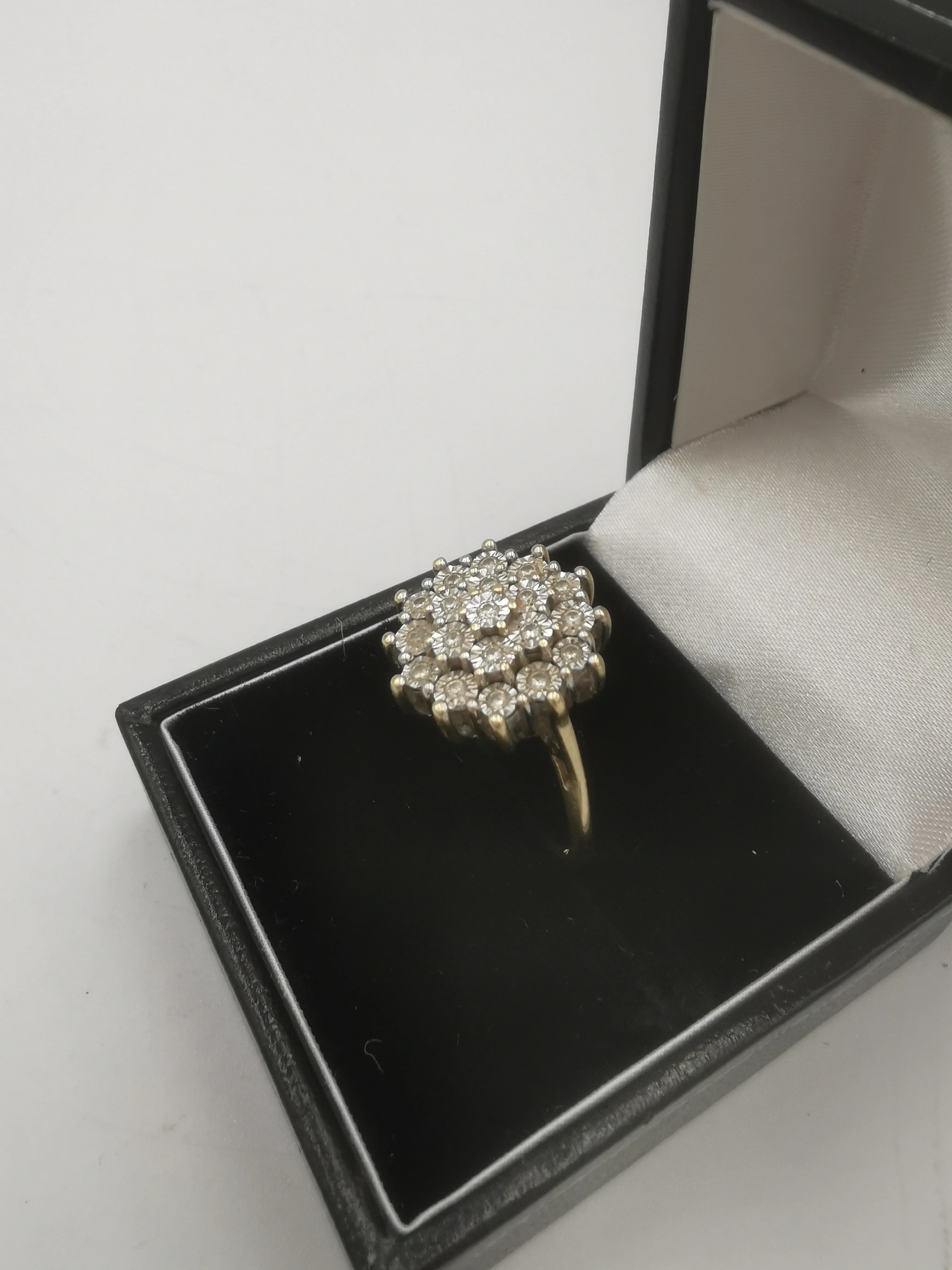 9CT Gold Floral Cubic Zirconia Ring, 4.5Grams, 375 Hallmarked, Size: M - BOXED