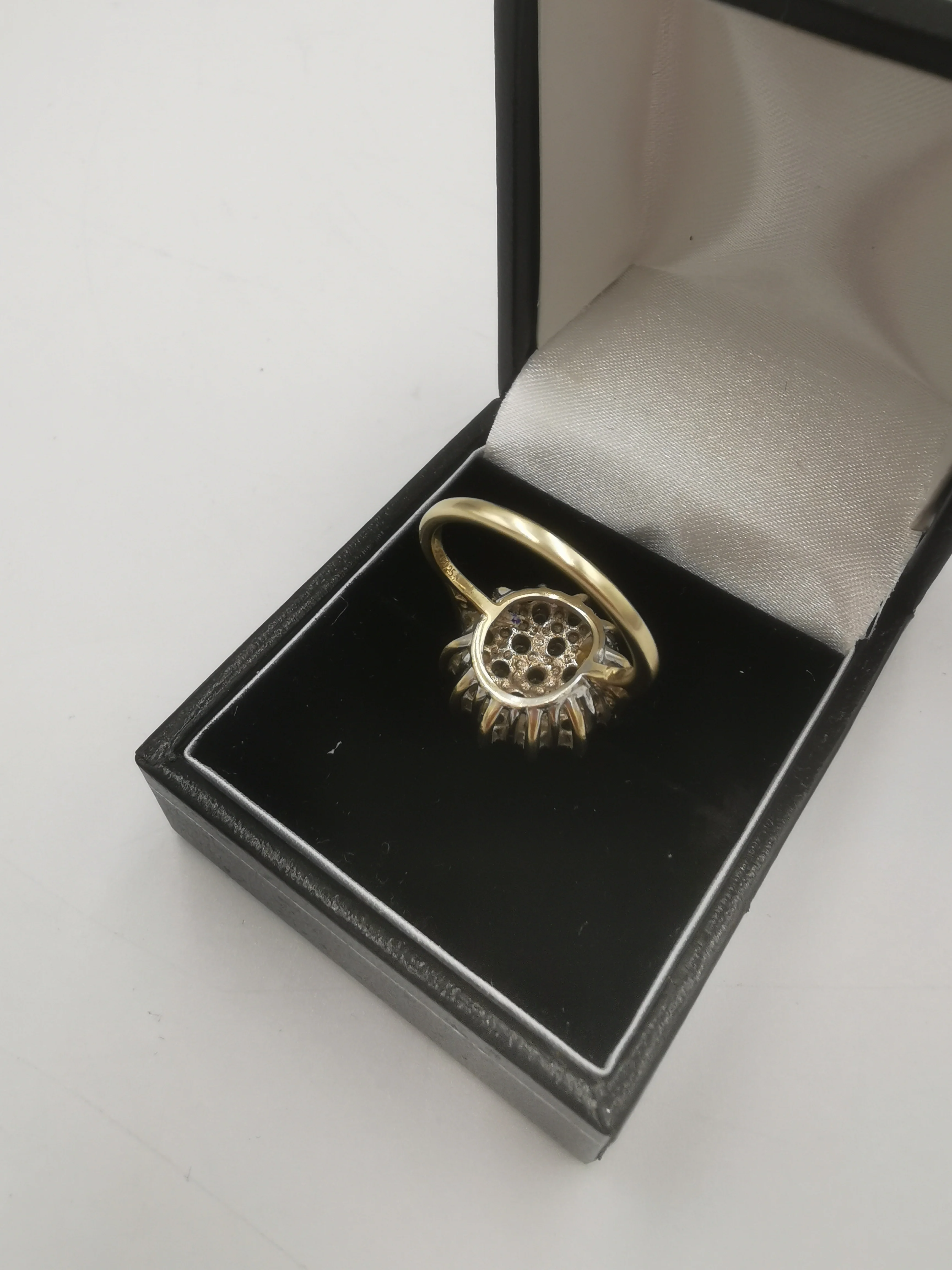 9CT Gold Floral Cubic Zirconia Ring, 4.5Grams, 375 Hallmarked, Size: M - BOXED - Image 4