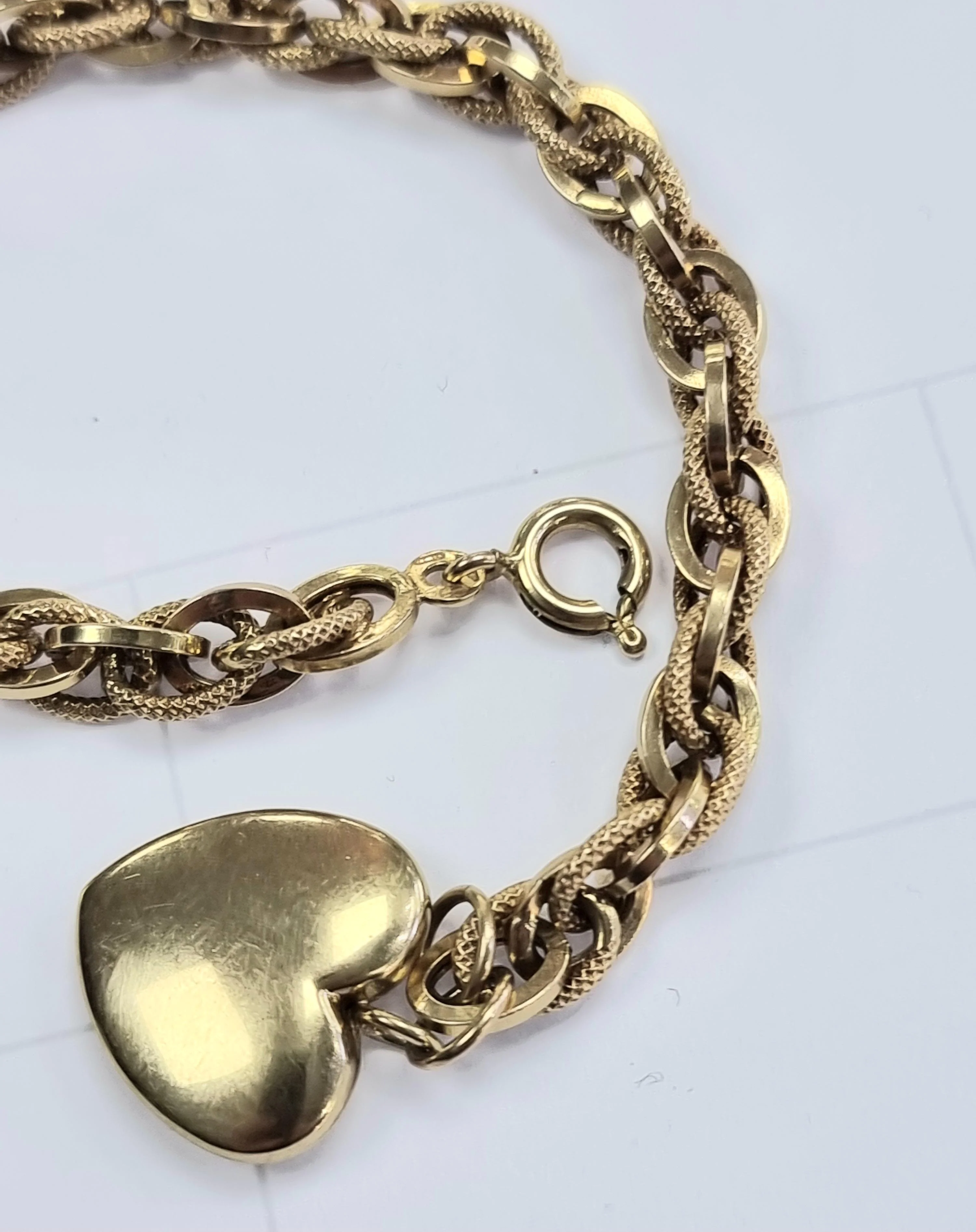 9ct Gold Heart Bracelet 8" - Image 2