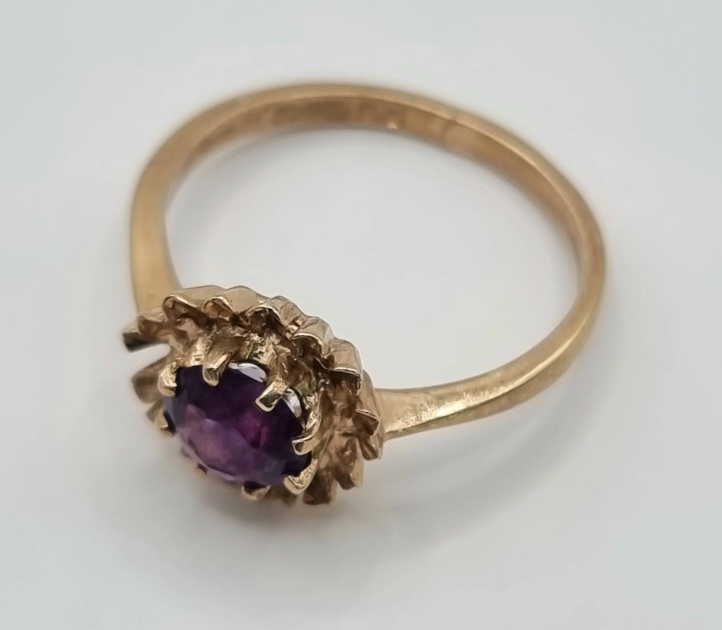 9ct Gold Purple Amethyst Ring Size K1/2 - Image 2