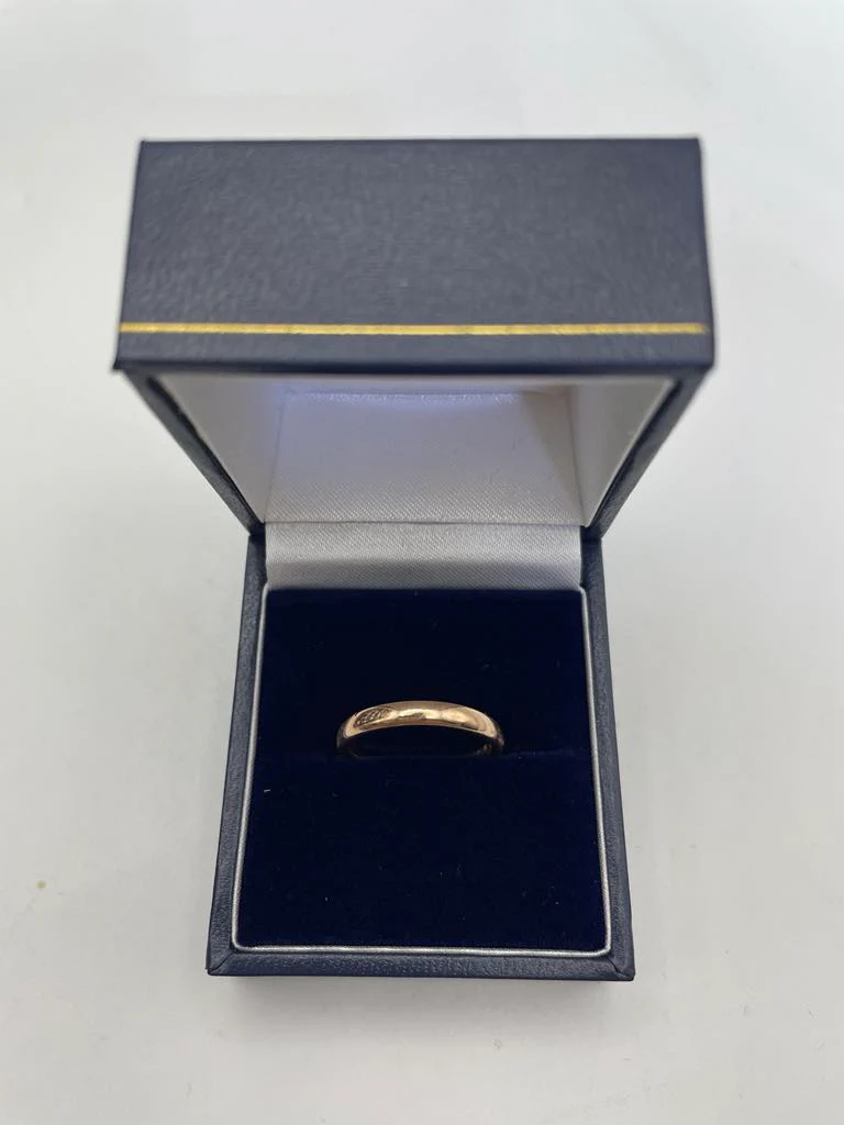9ct gold ring - J