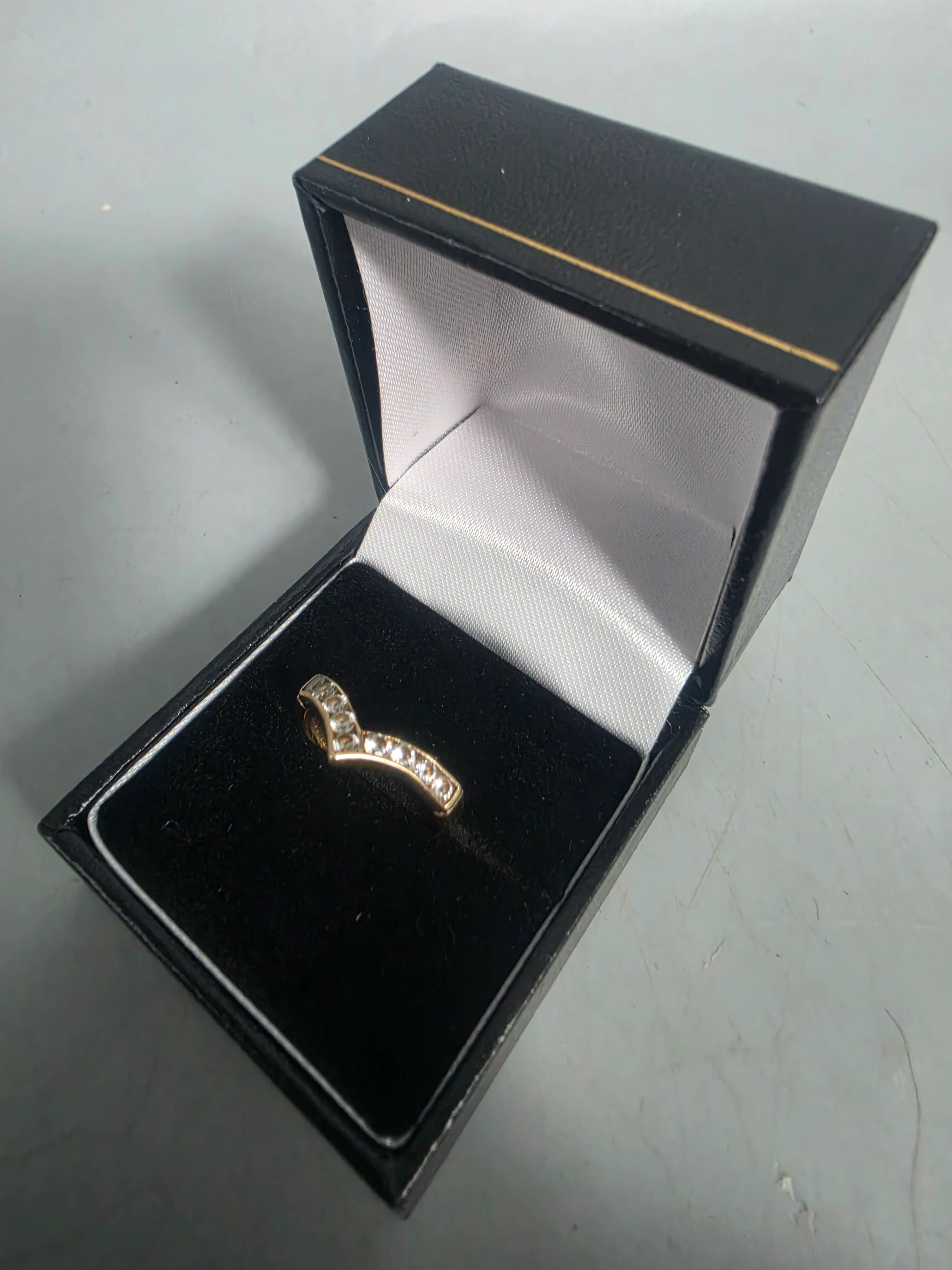 9ct Gold Ring 2.1G Size O - Image 2