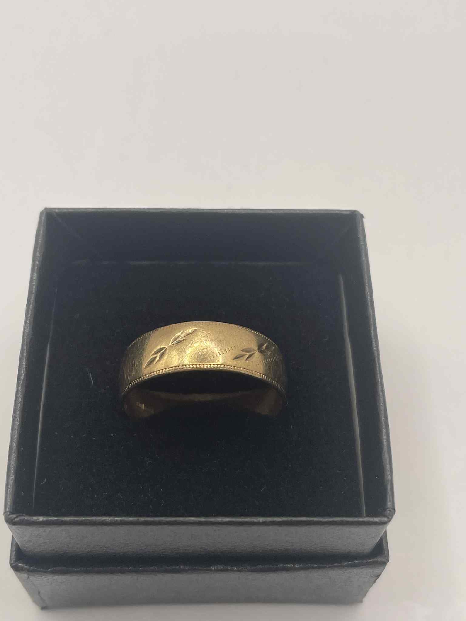 9ct Gold Ring - U - Image 2