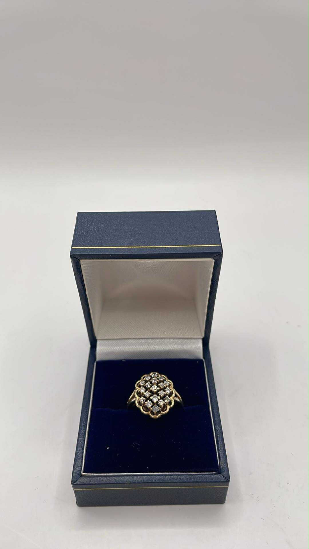 9CT GOLD RING - Image 2