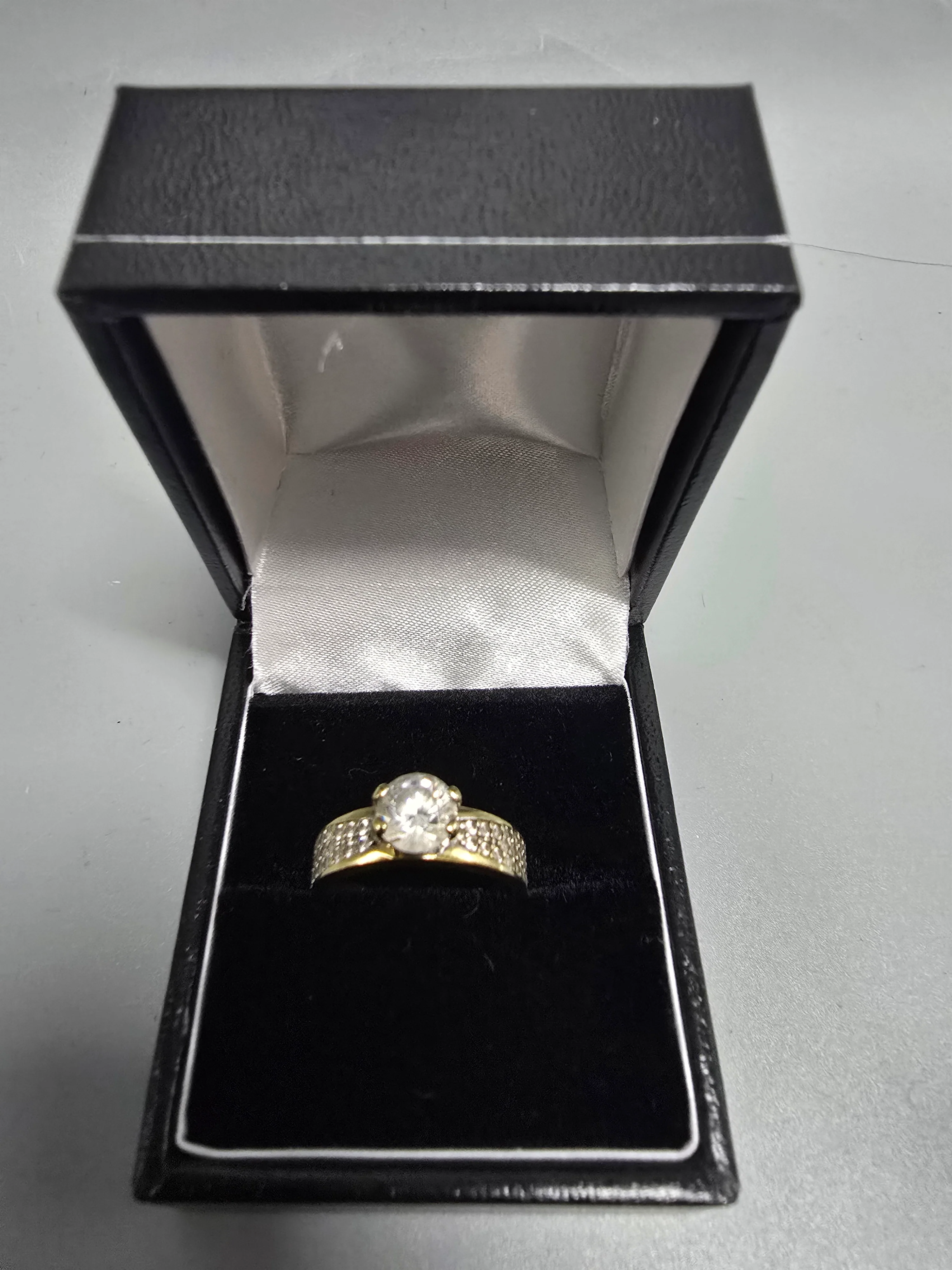9ct Gold Ring 375 2.4G Size M - Image 3