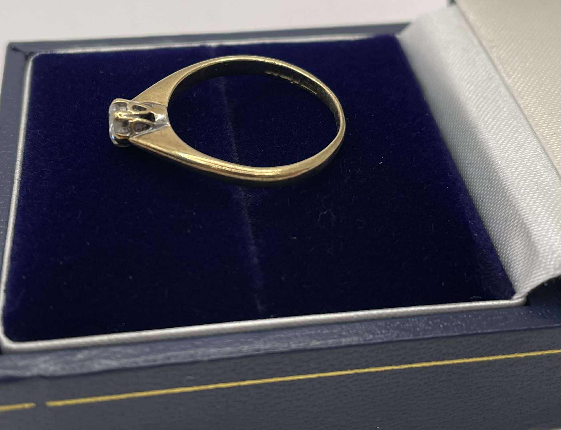 9CT Gold Ring (K) - Image 2