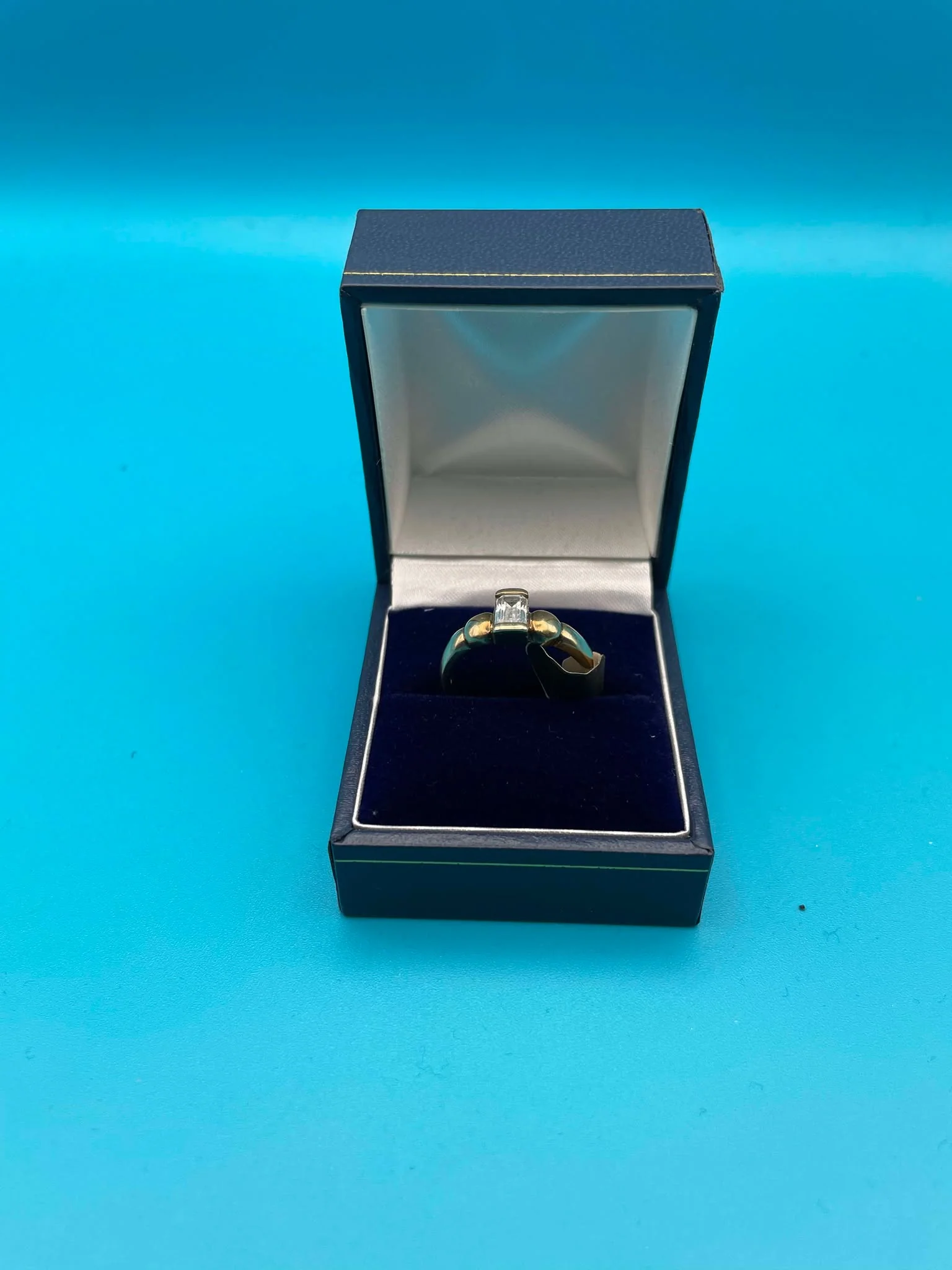 9CT GOLD RING - P