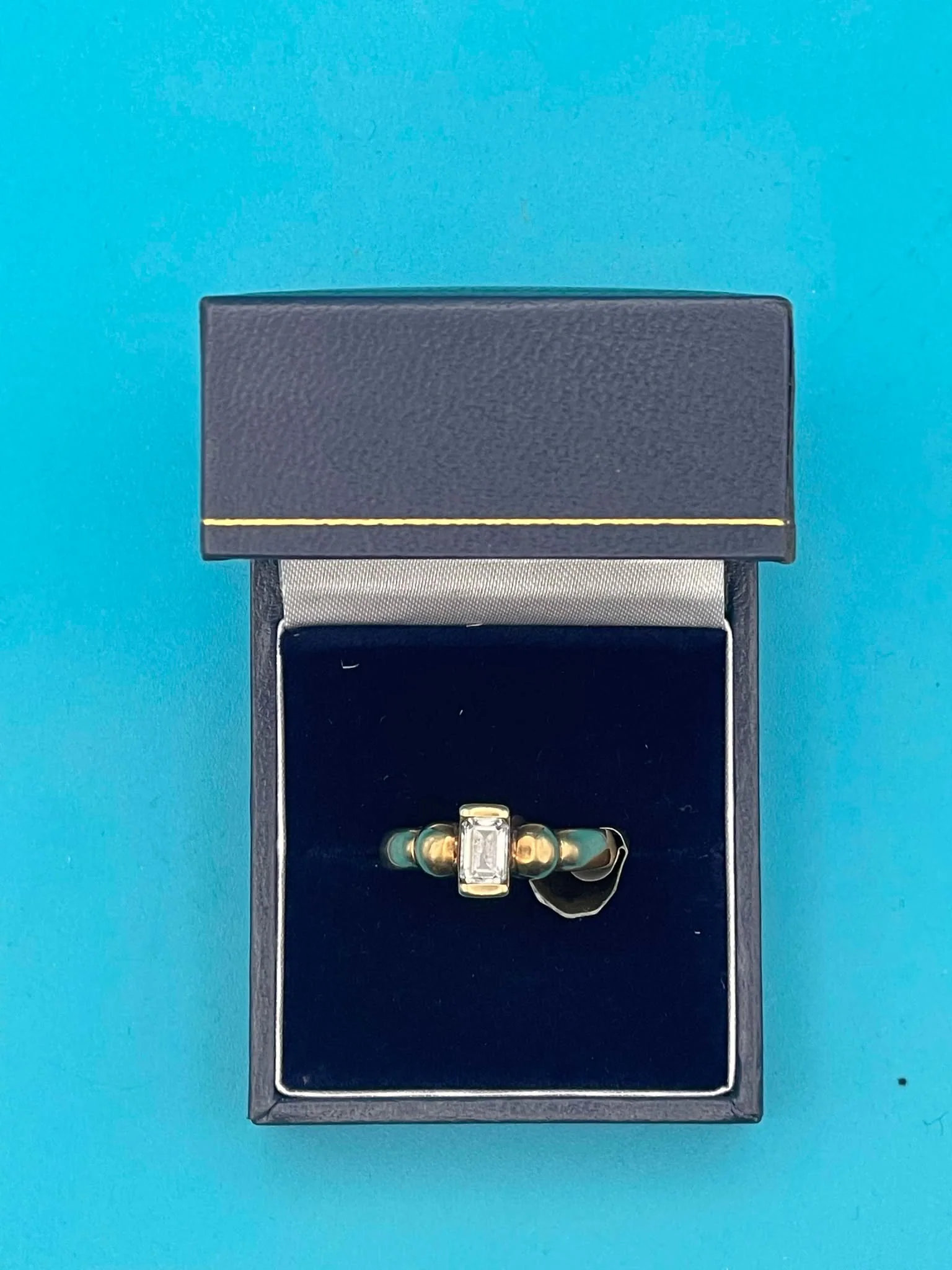 9CT GOLD RING - P - Image 2