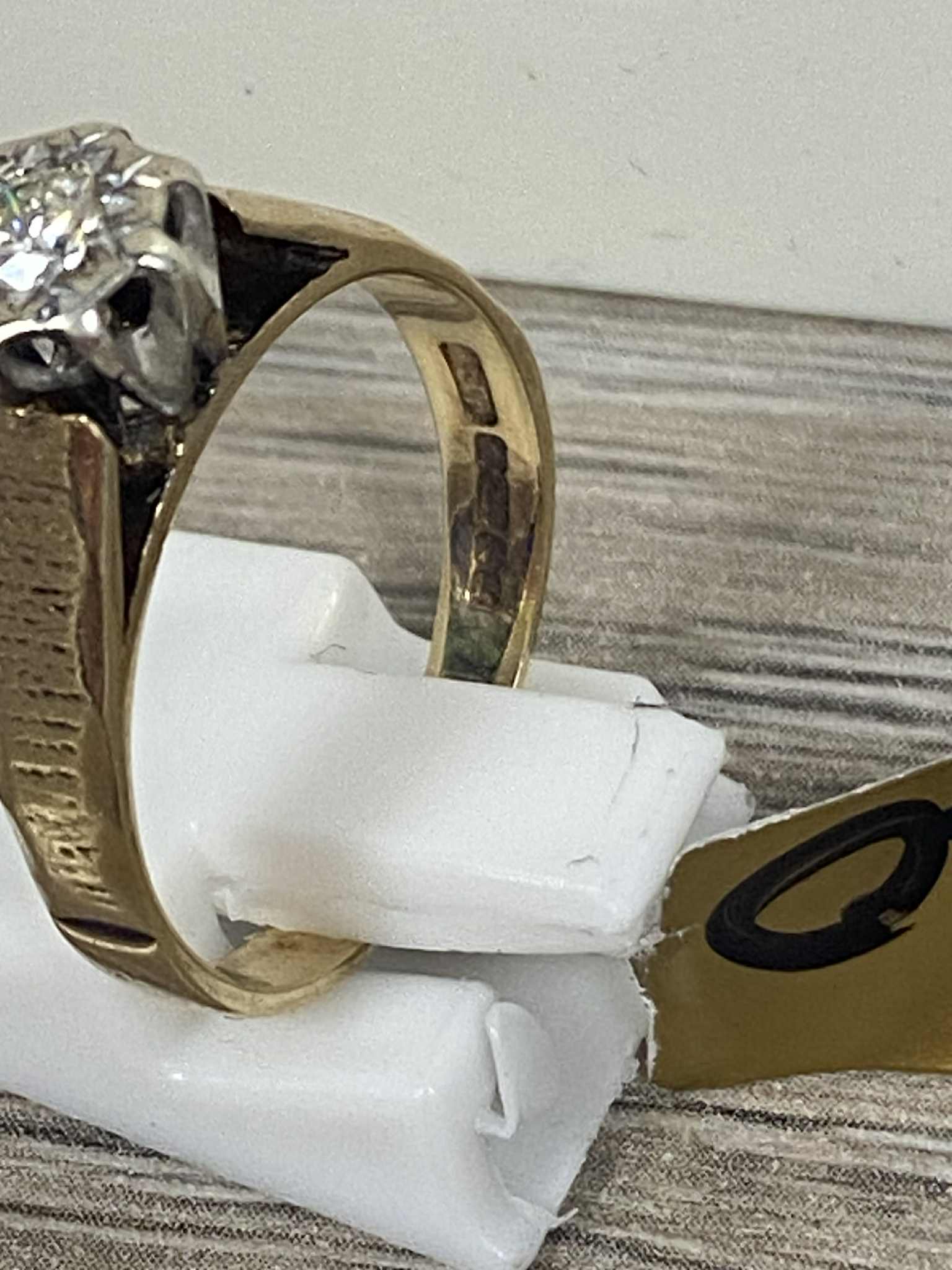 9ct Gold Ring (Size N) Apx 3.4g - Image 2