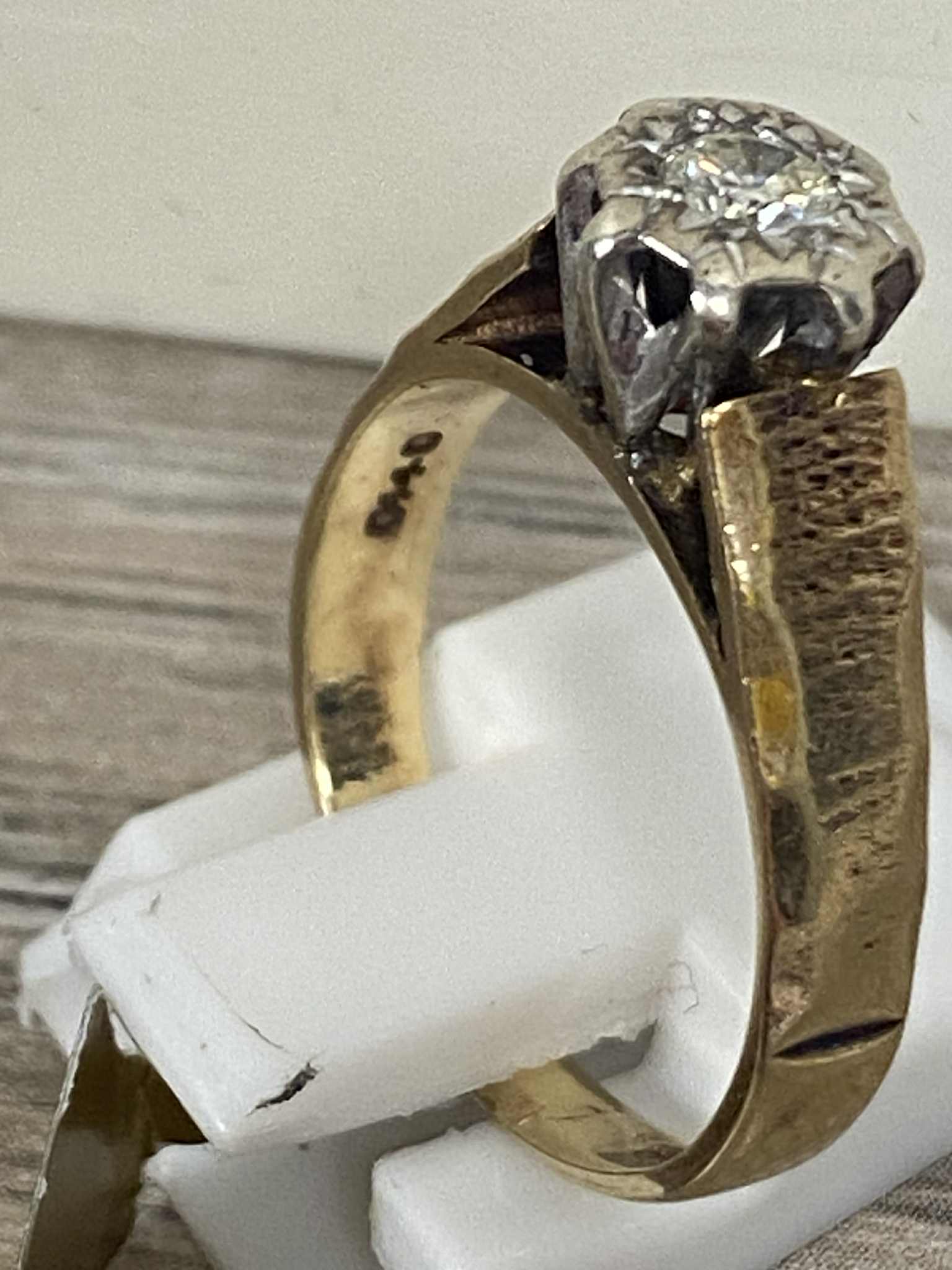 9ct Gold Ring (Size N) Apx 3.4g - Image 3
