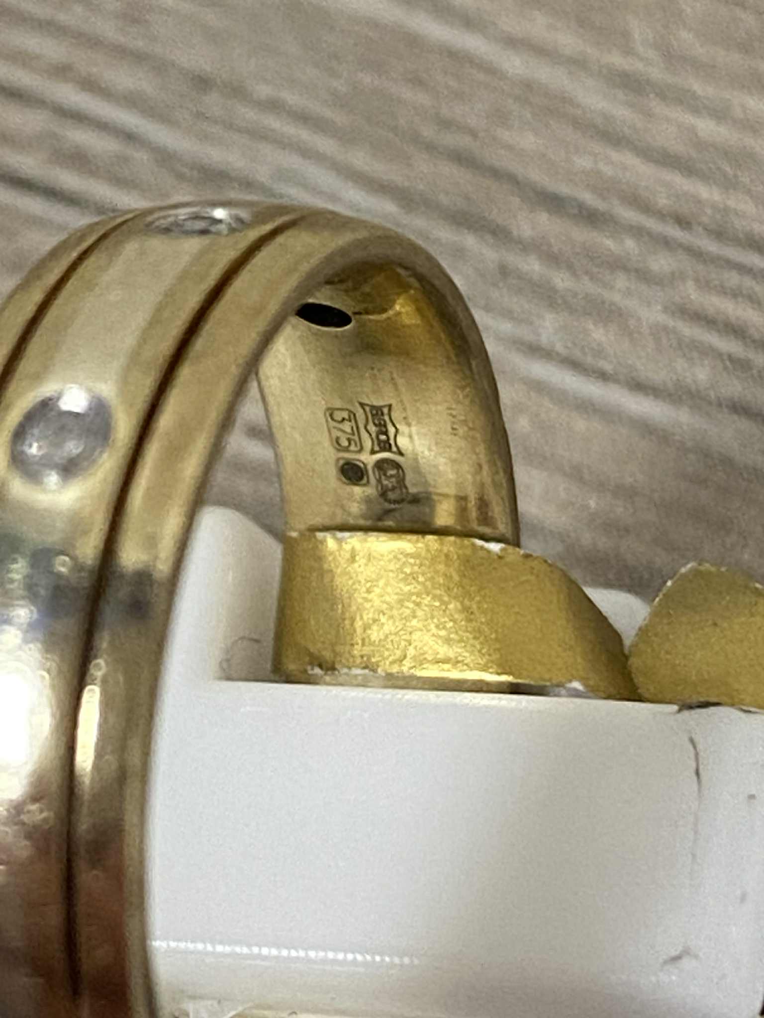 9ct Gold Ring (Size N) Apx 3.6g - Image 2