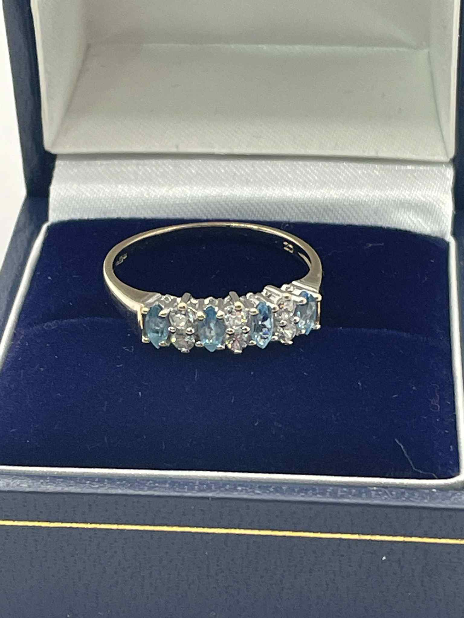 9ct Gold Ring With Clear and Blue Stones - O - Image 3