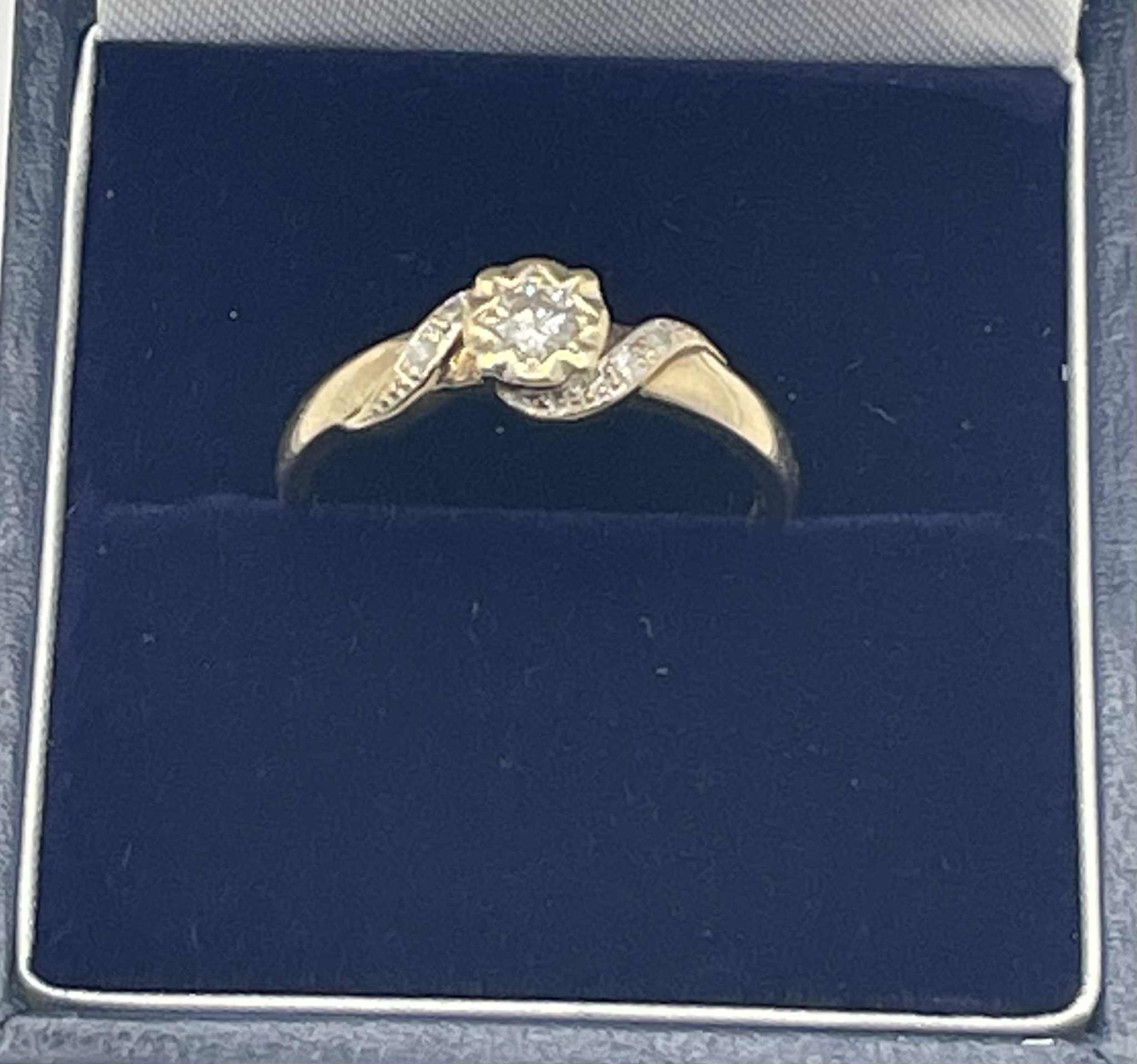 9ct Gold Ring With Clear Stone - O - Image 2