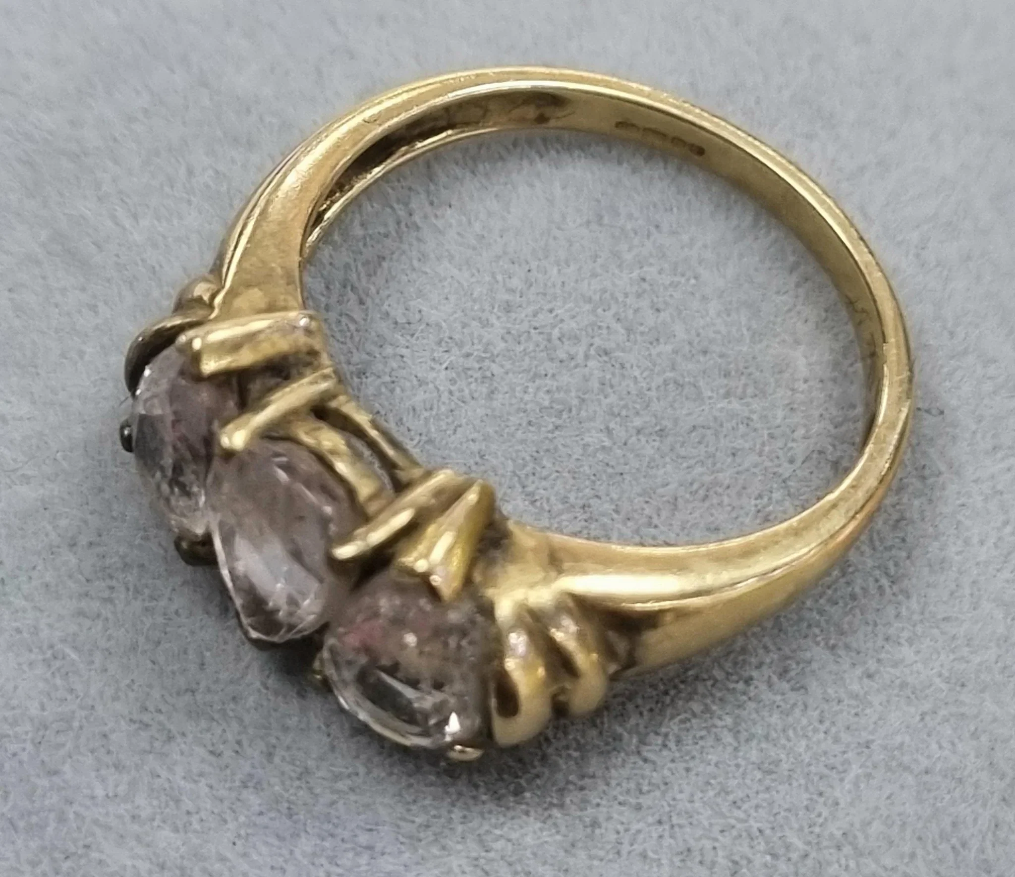 9ct Gold Ring with CZ Stones Size N - Image 2