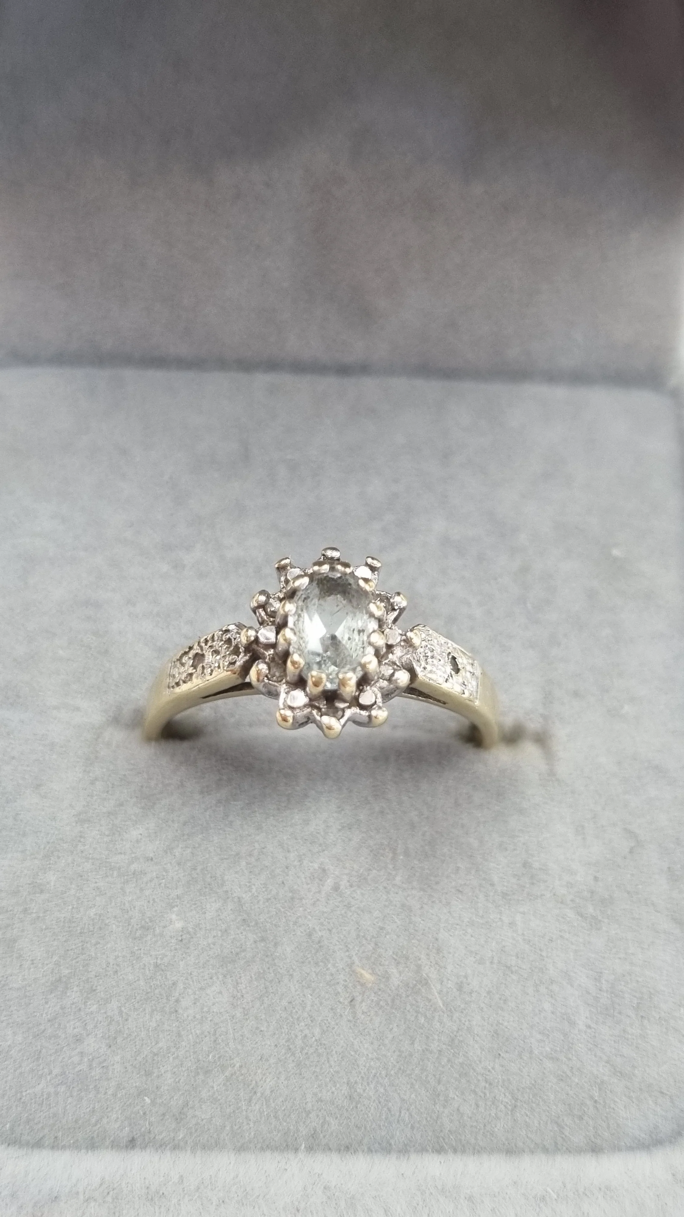 9ct Gold Ring With Stone size Size O