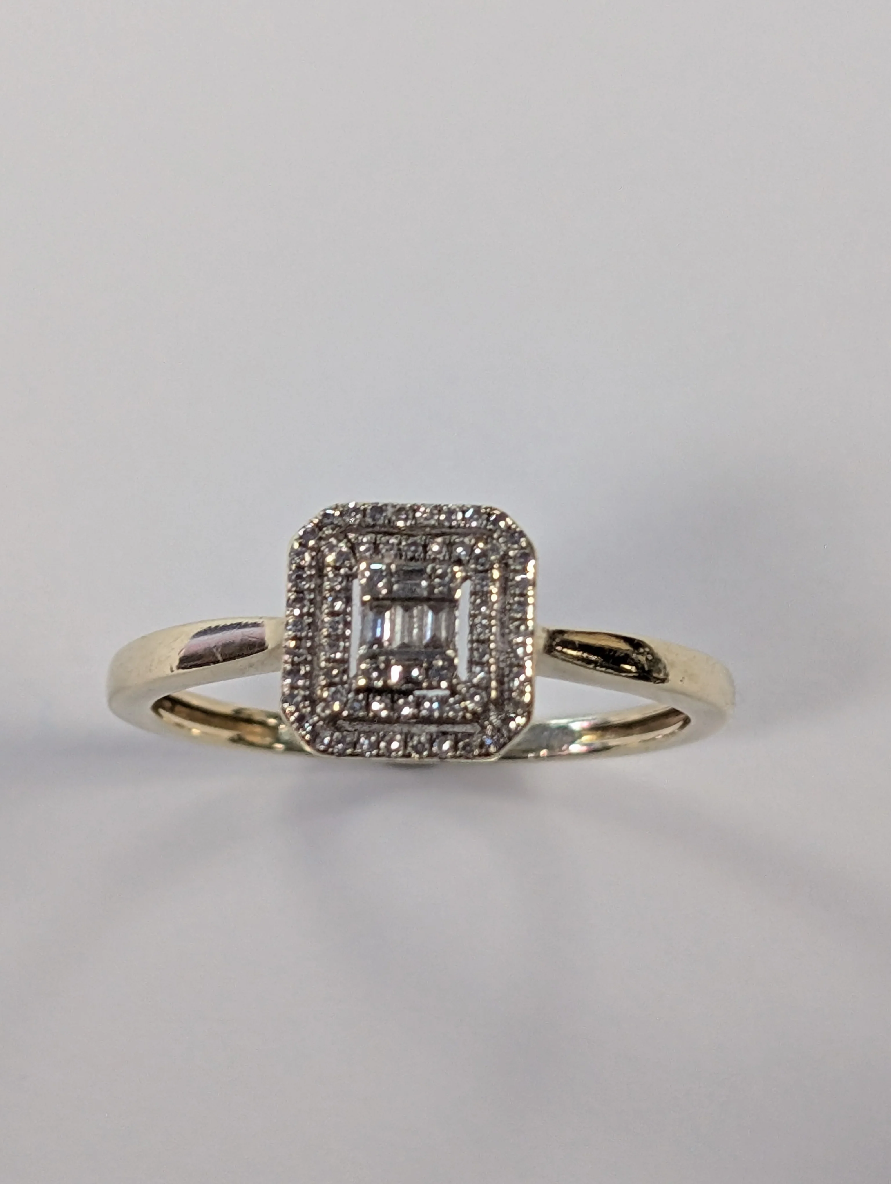 9ct Gold Square Cluster Diamond Ring - Size P - Image 2