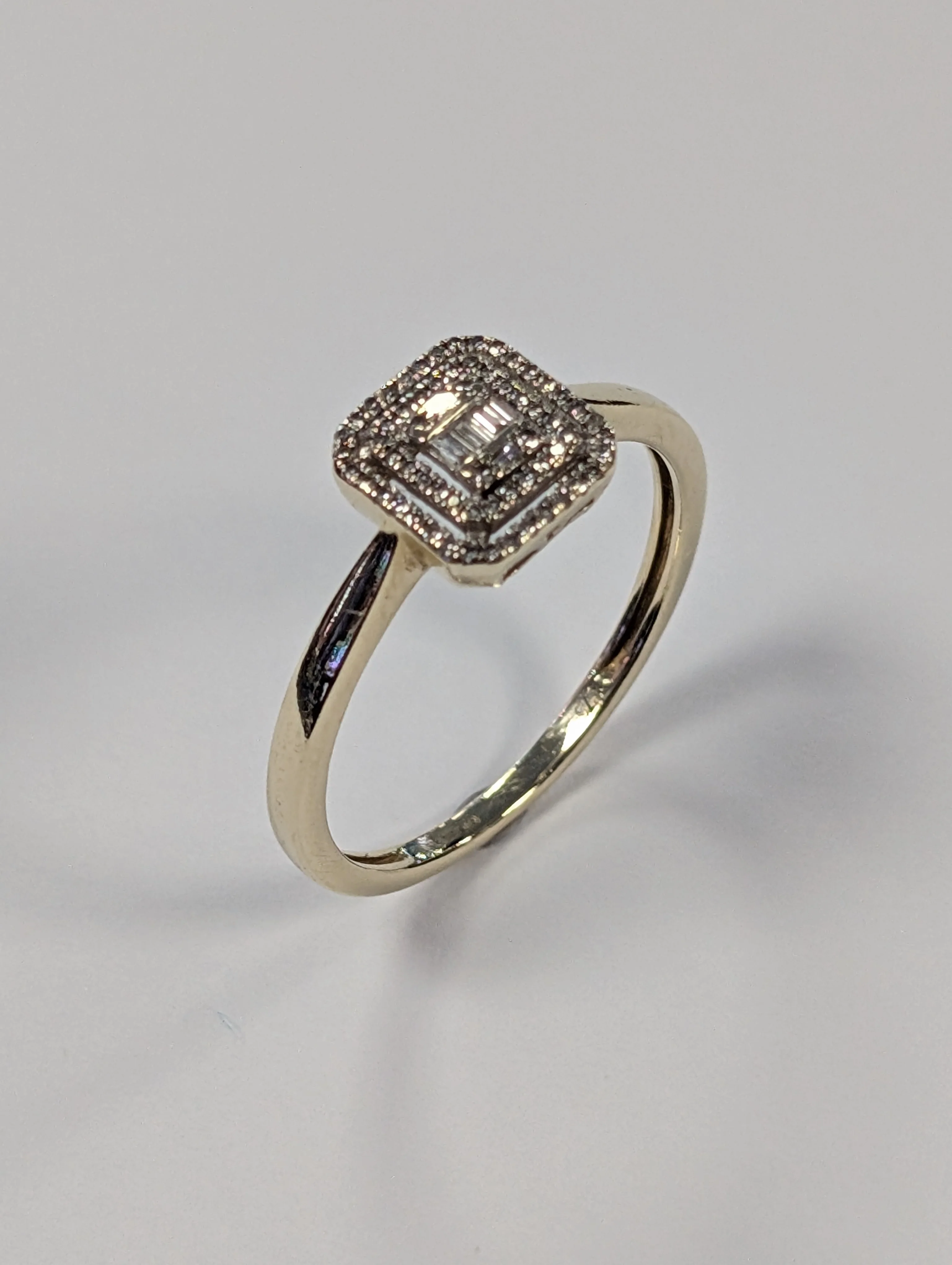 9ct Gold Square Cluster Diamond Ring - Size P - Image 4