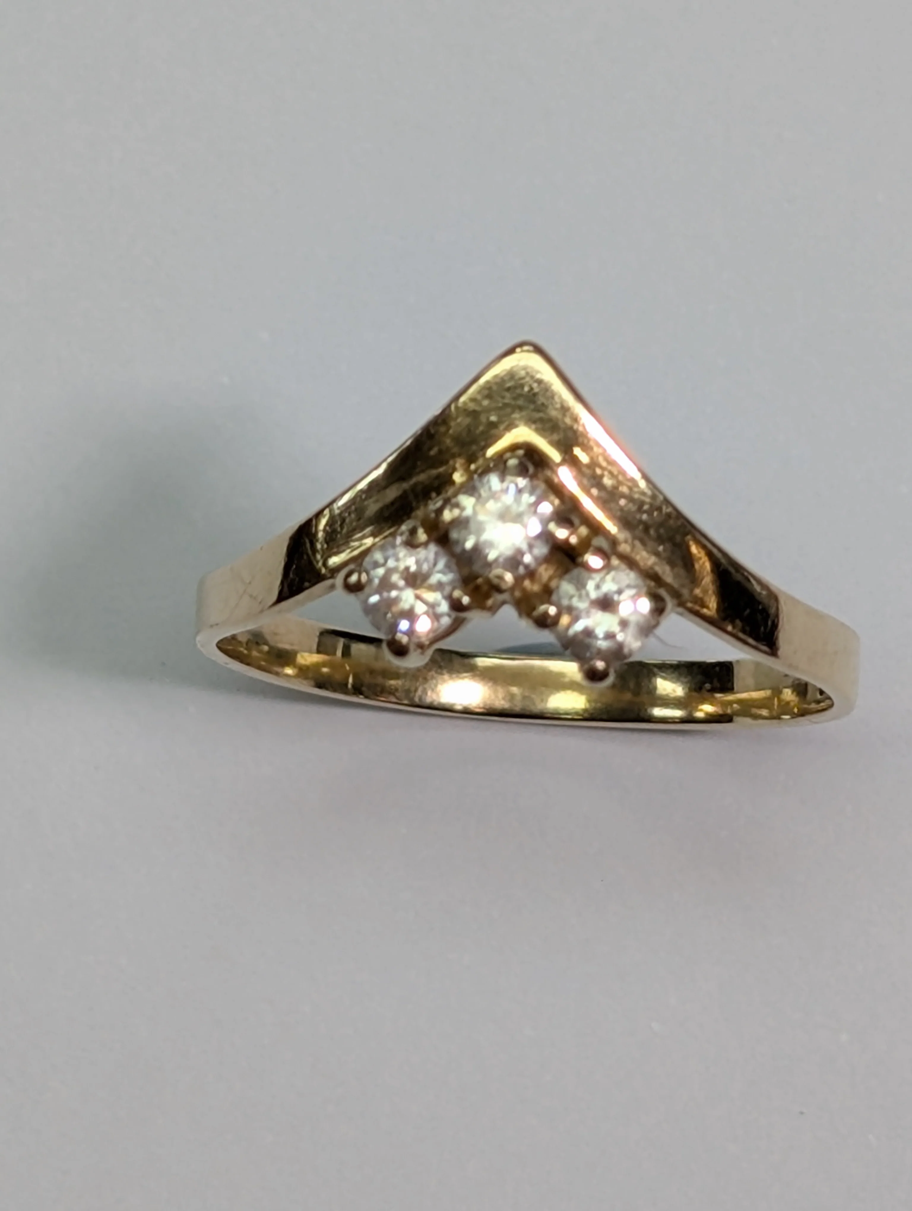9ct Gold Wishbone Style Ring With Clear Stones
