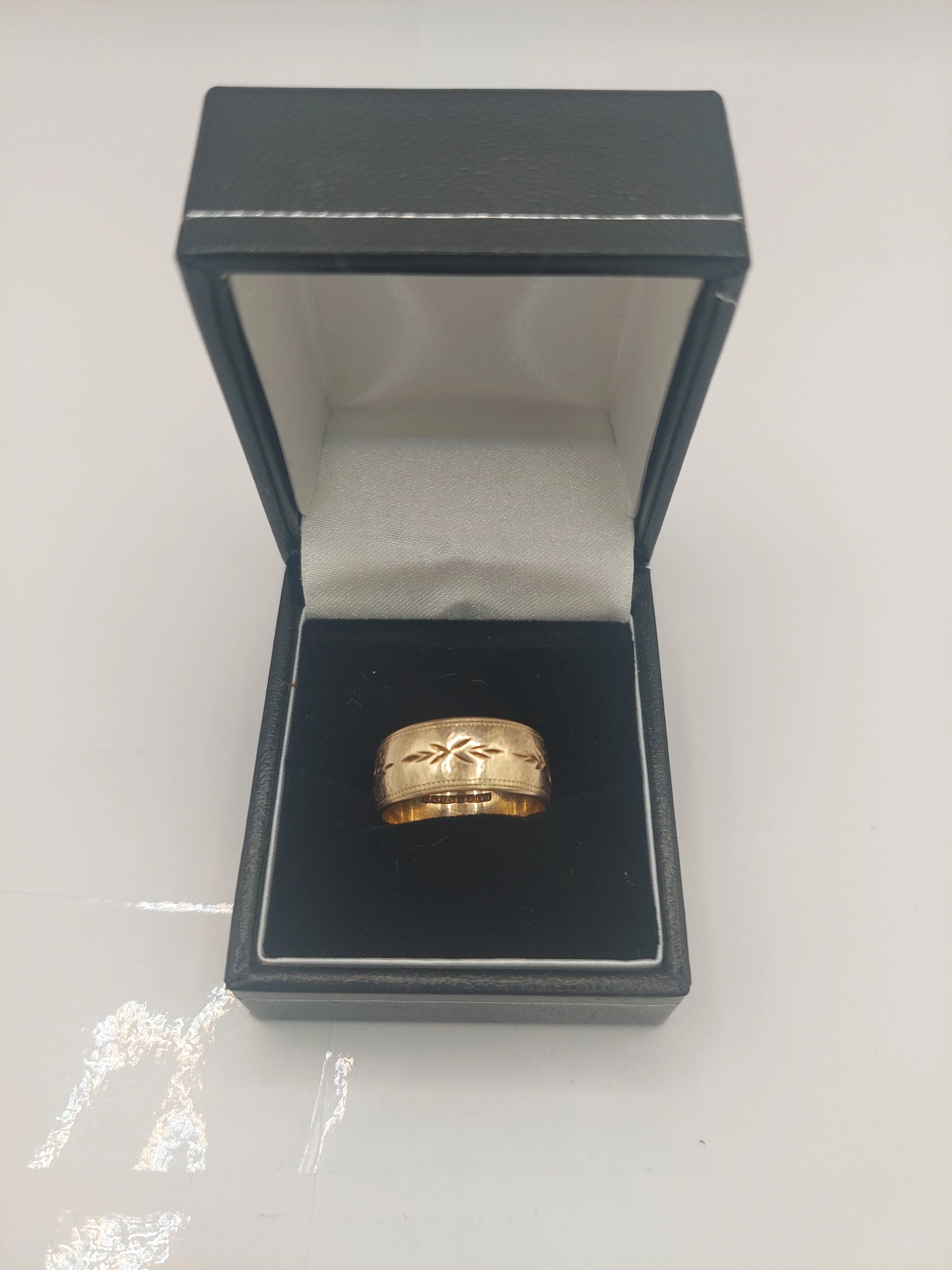 9ct Hallmarked Yellow Gold Ring - 3.59g Weight, Size N/O