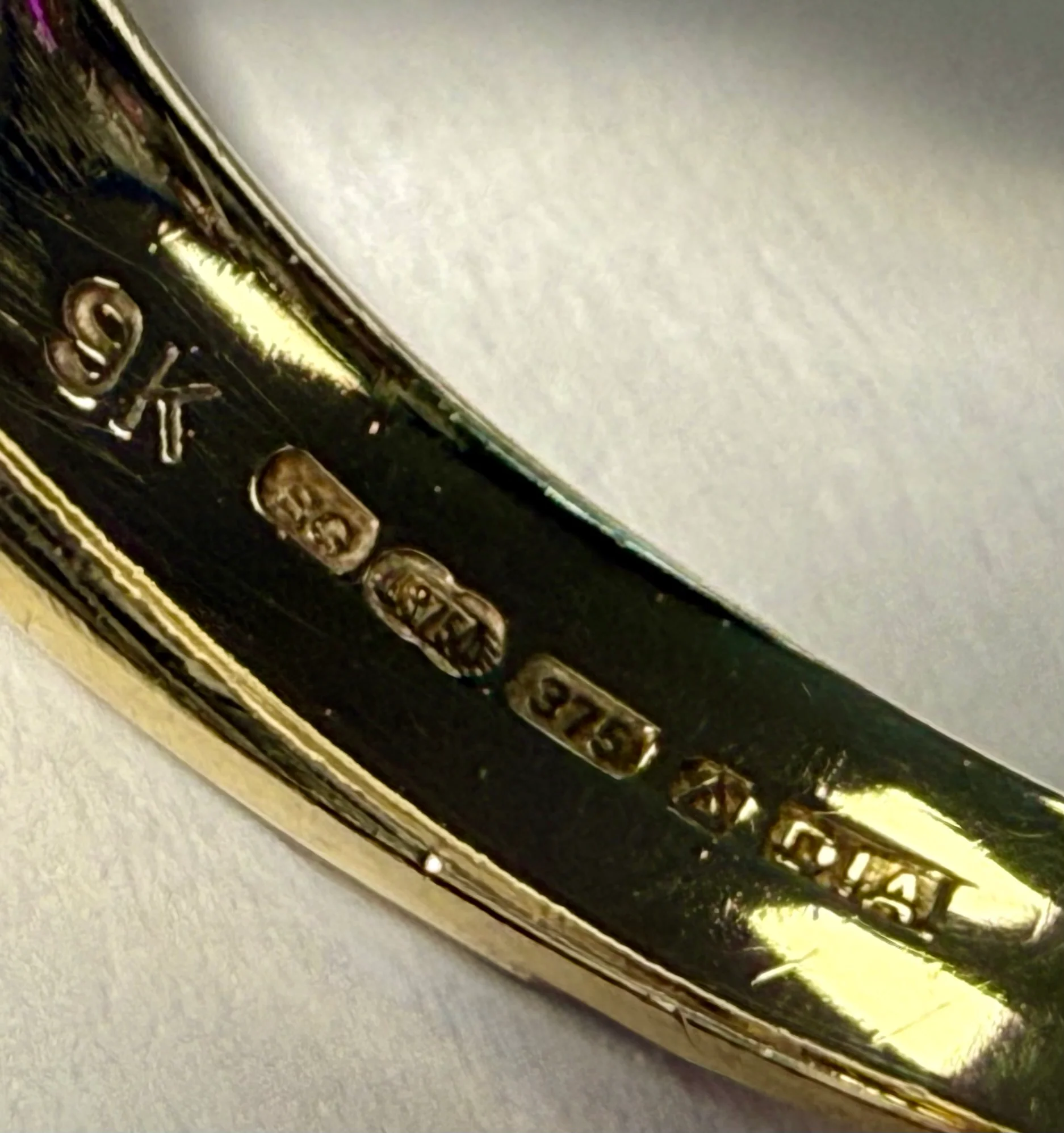 9ct Two Toned Gold Diamond Ring - Size P - Image 3
