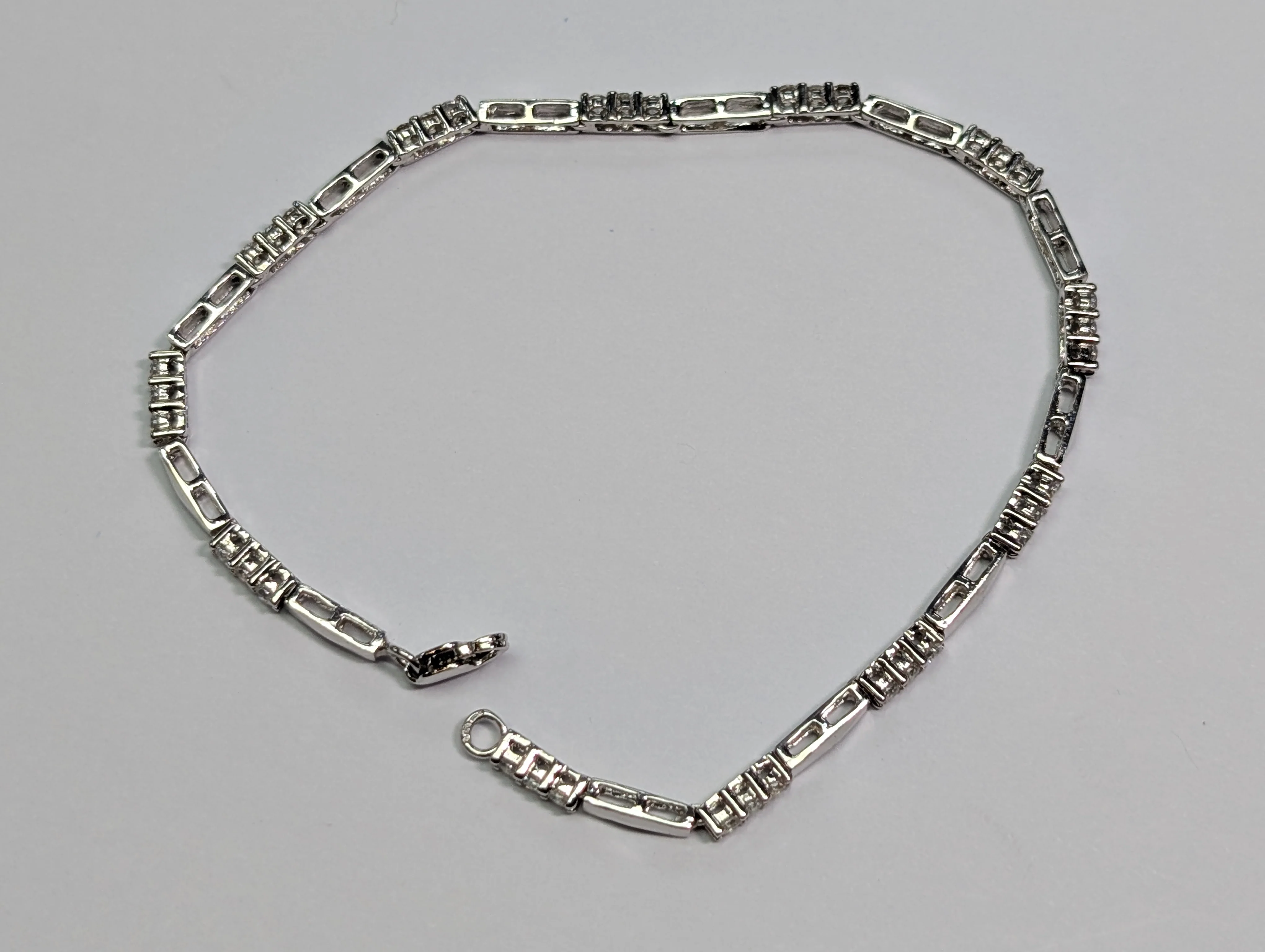 9ct White Gold CZ Bracelet 7.5"