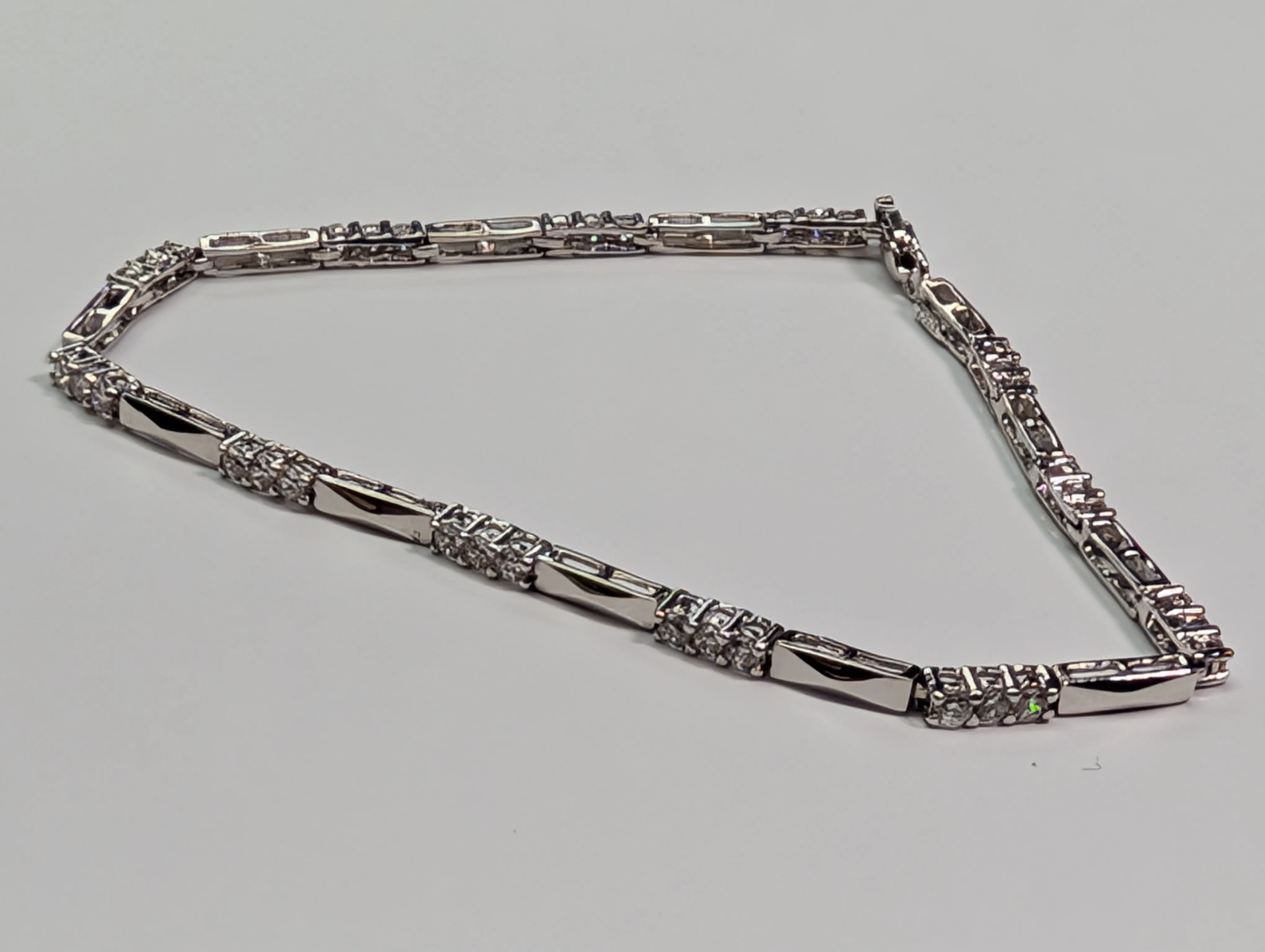 9ct White Gold CZ Bracelet 7.5" - Image 2
