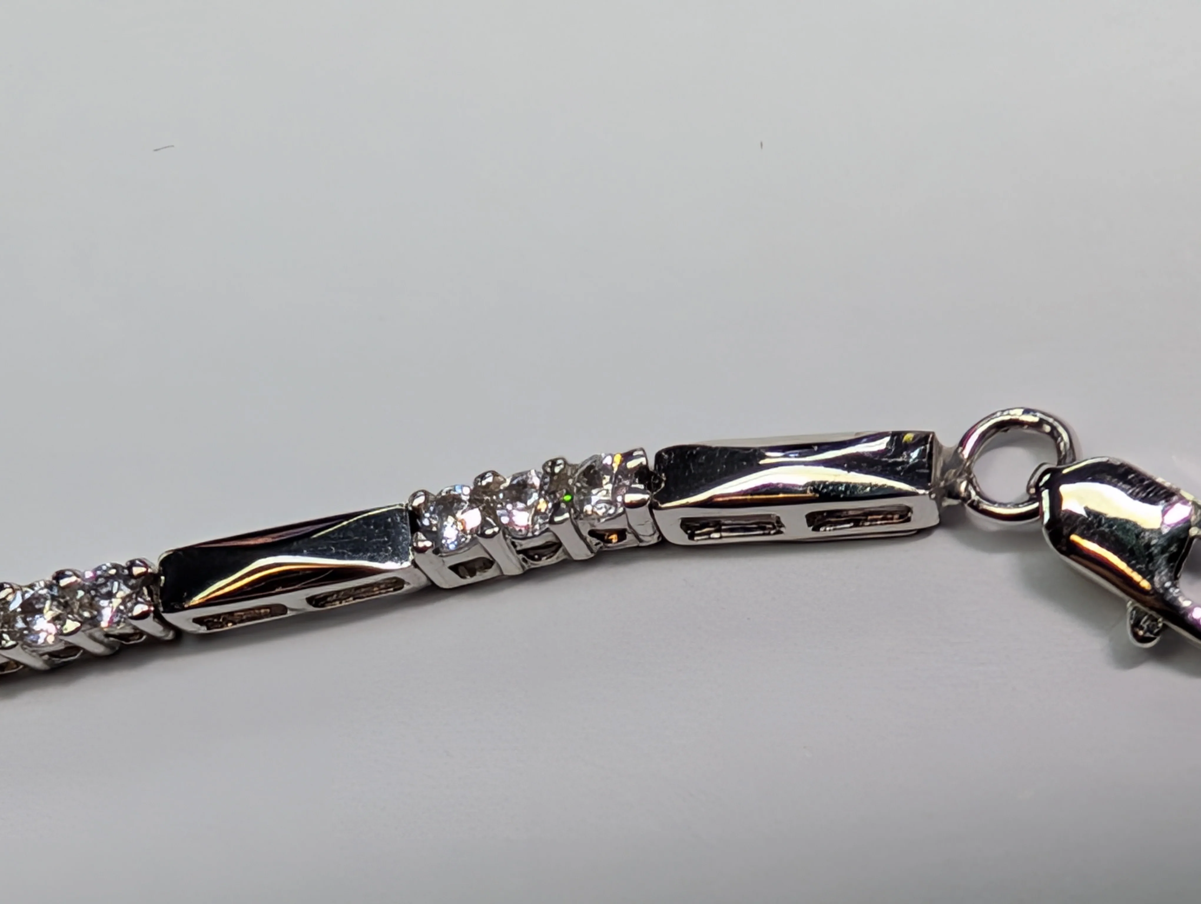9ct White Gold CZ Bracelet 7.5" - Image 4