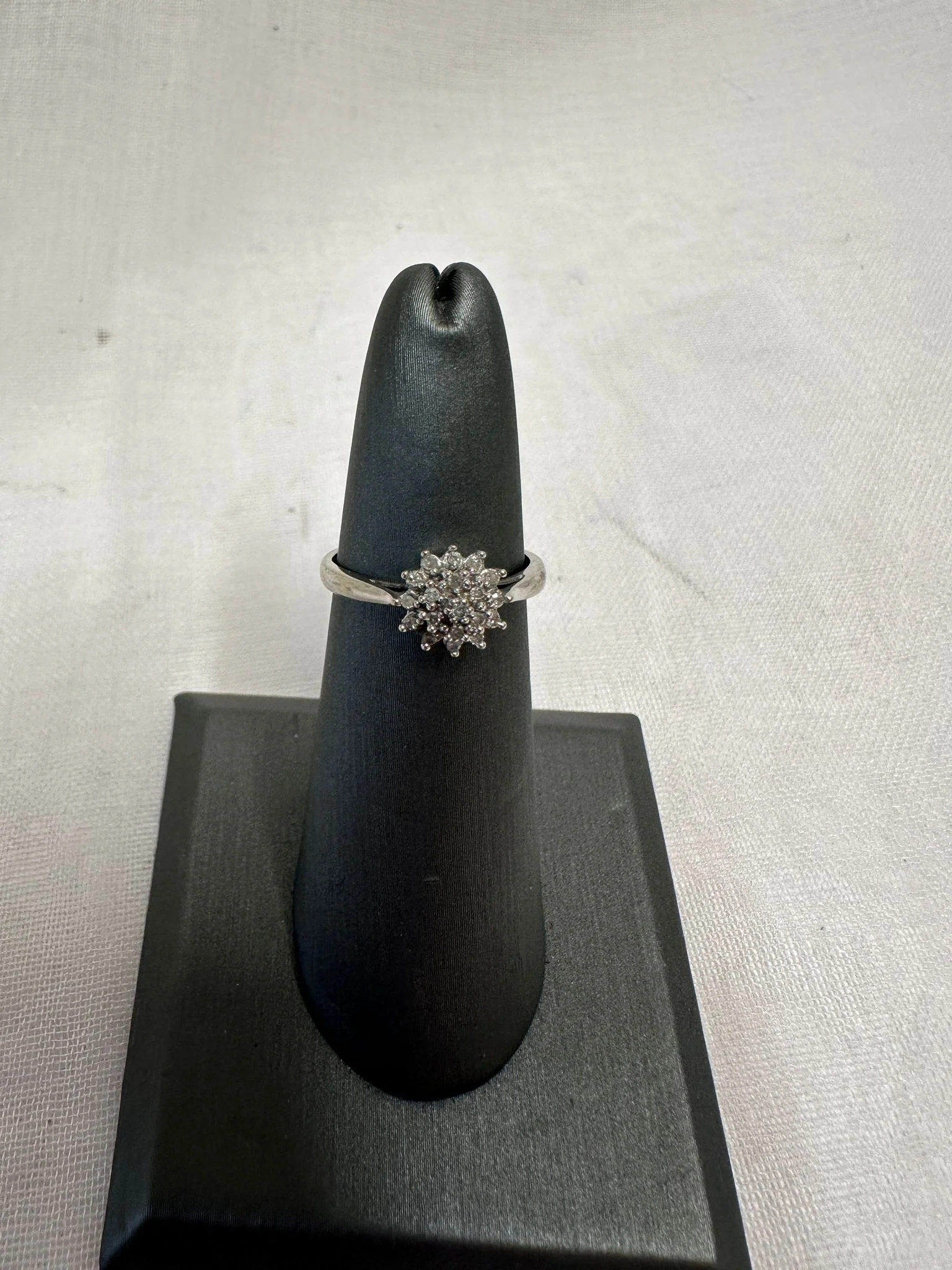 9ct White Gold Diamond Cluster Ring - Size L