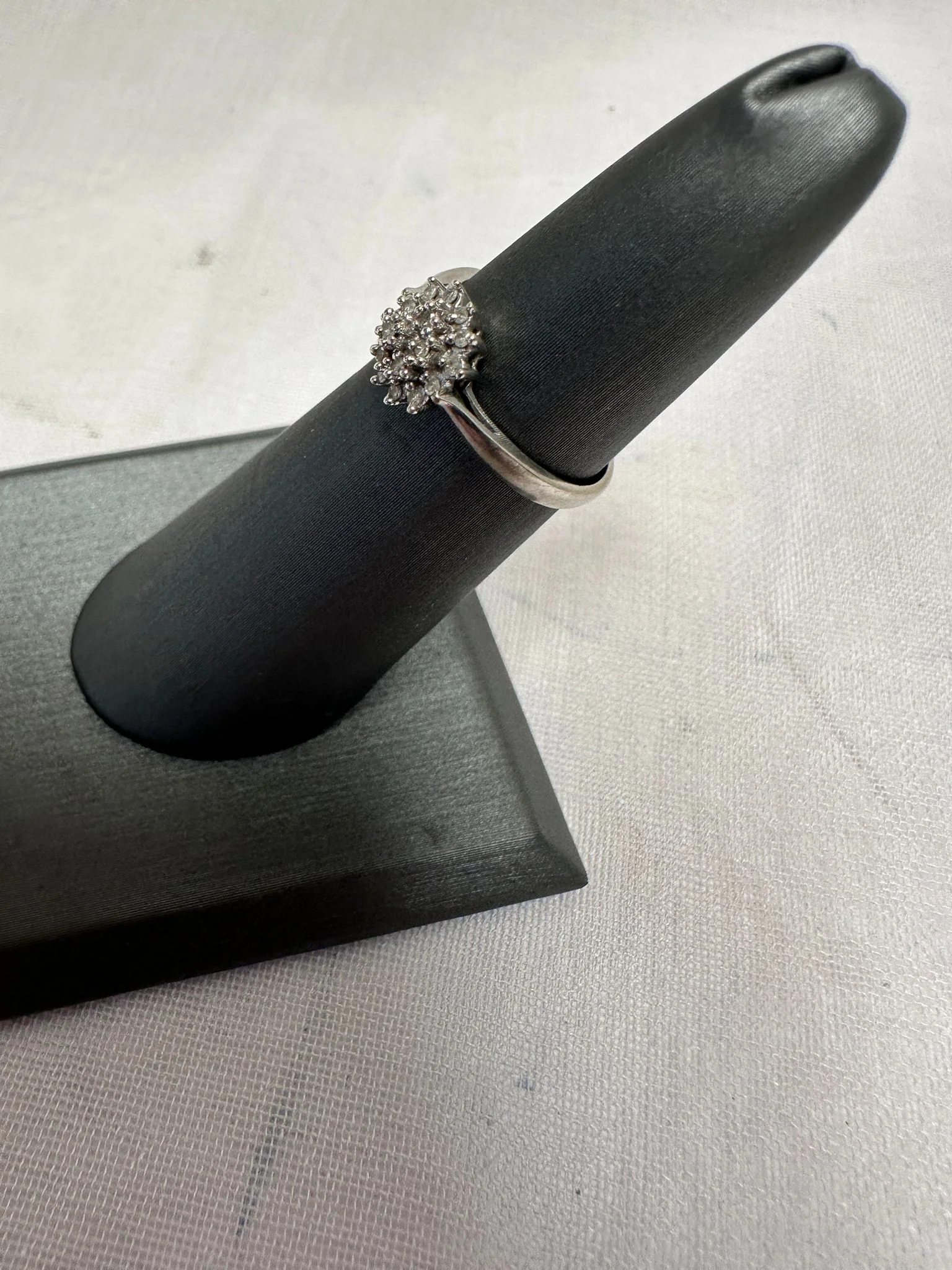9ct White Gold Diamond Cluster Ring - Size L - Image 2