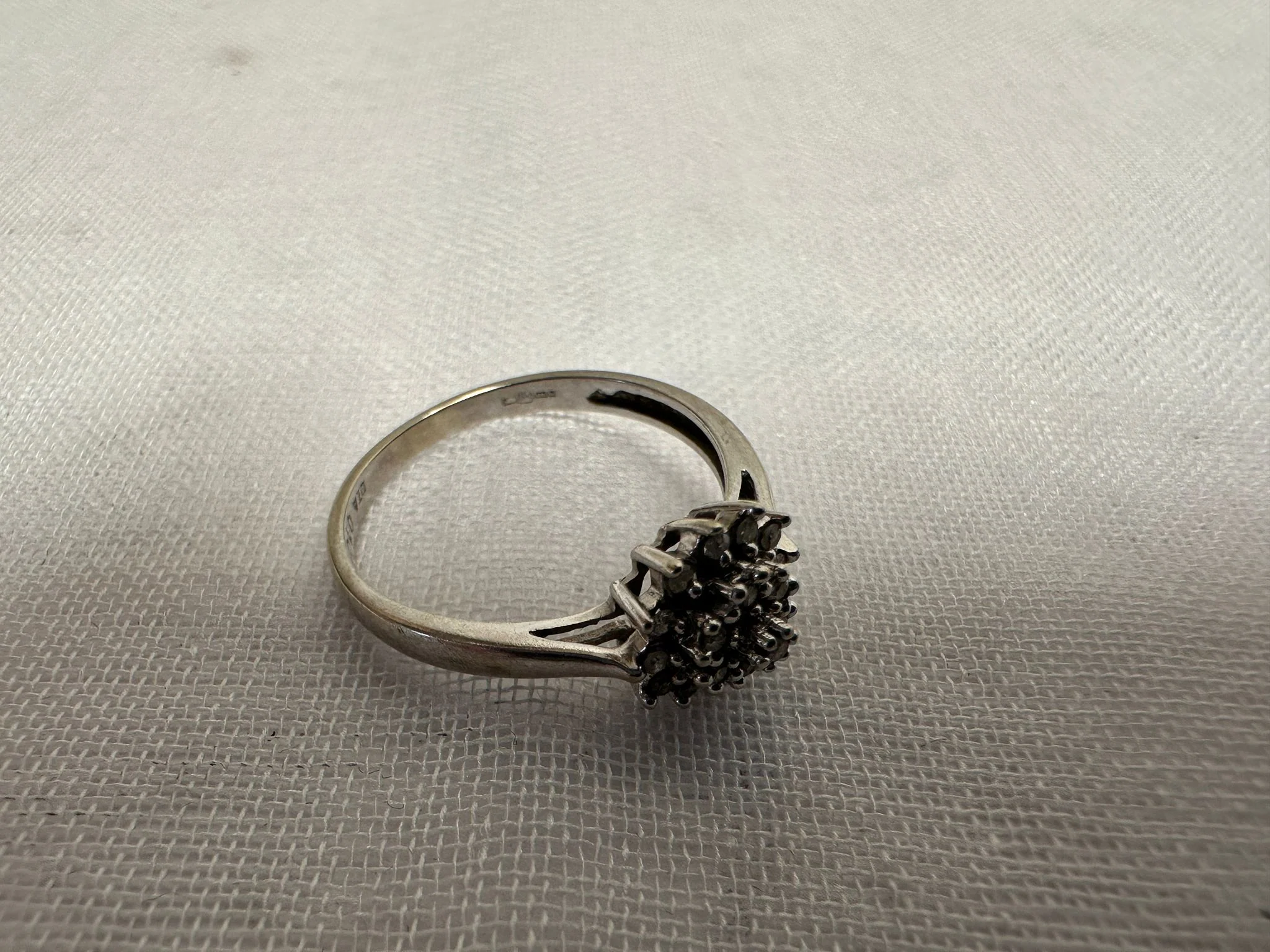 9ct White Gold Diamond Cluster Ring - Size L - Image 4