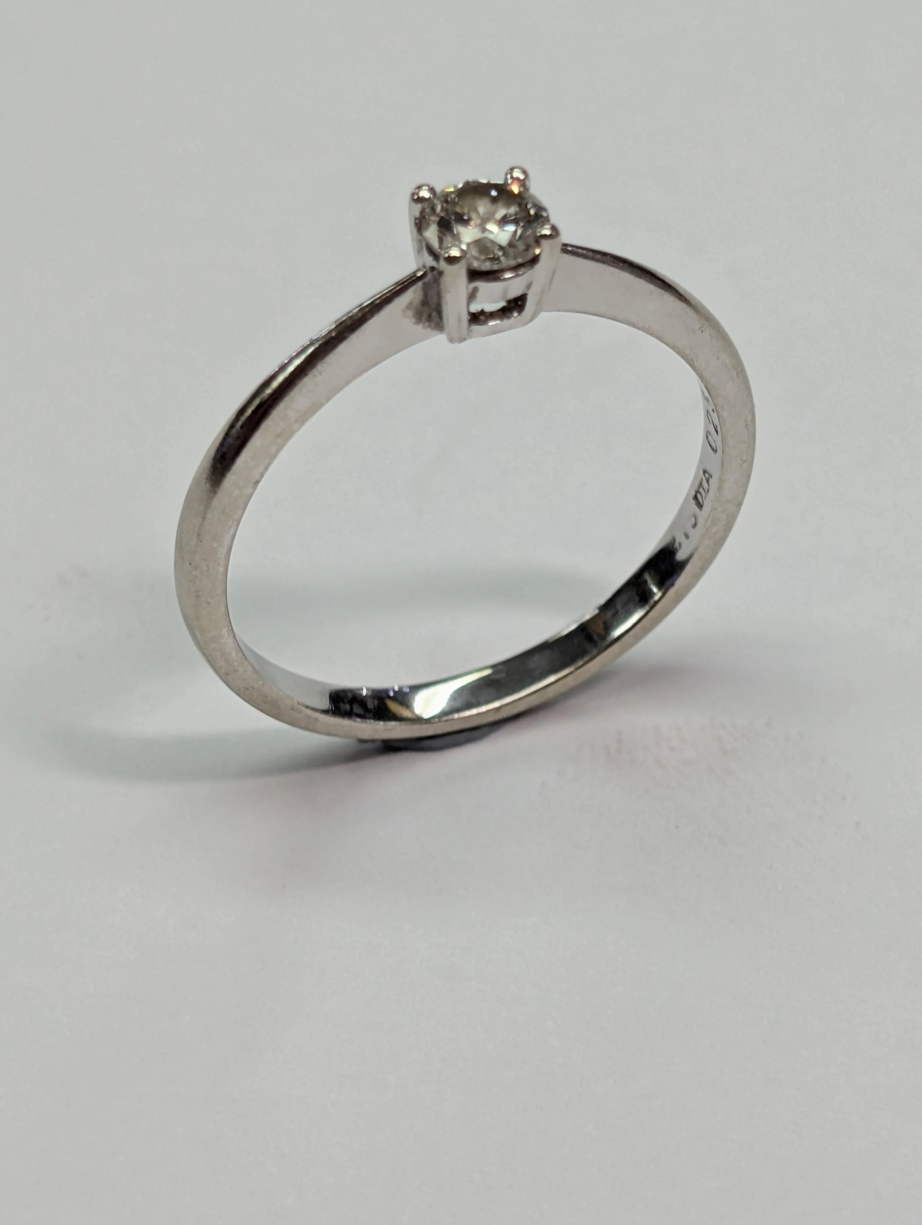 9ct White Gold Diamond Engagement Ring (Quarter of Carat) - Image 3