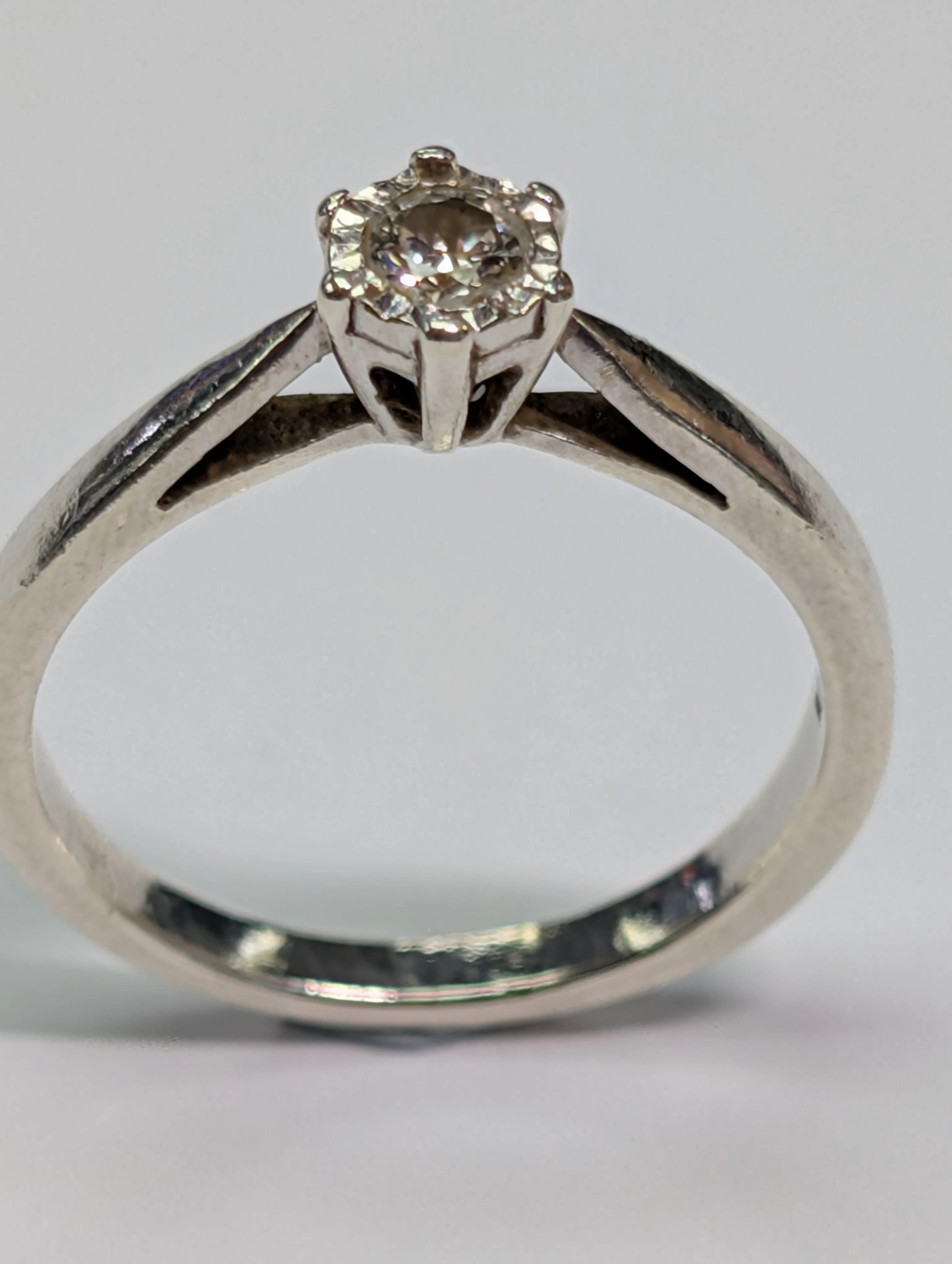9ct White Gold Diamond Ring - Image 2