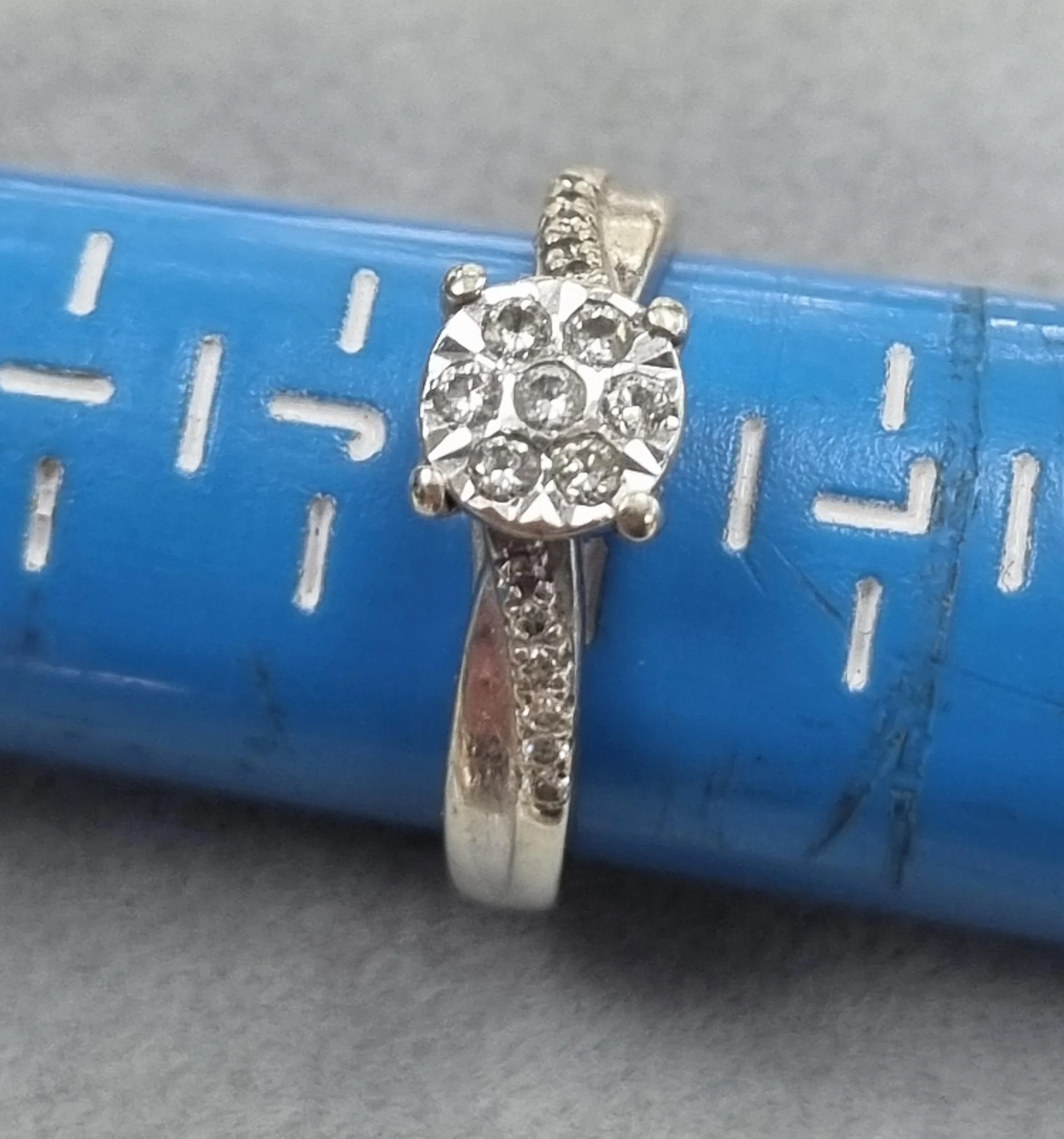 9ct White Gold Diamond Ring - Size K - Image 3