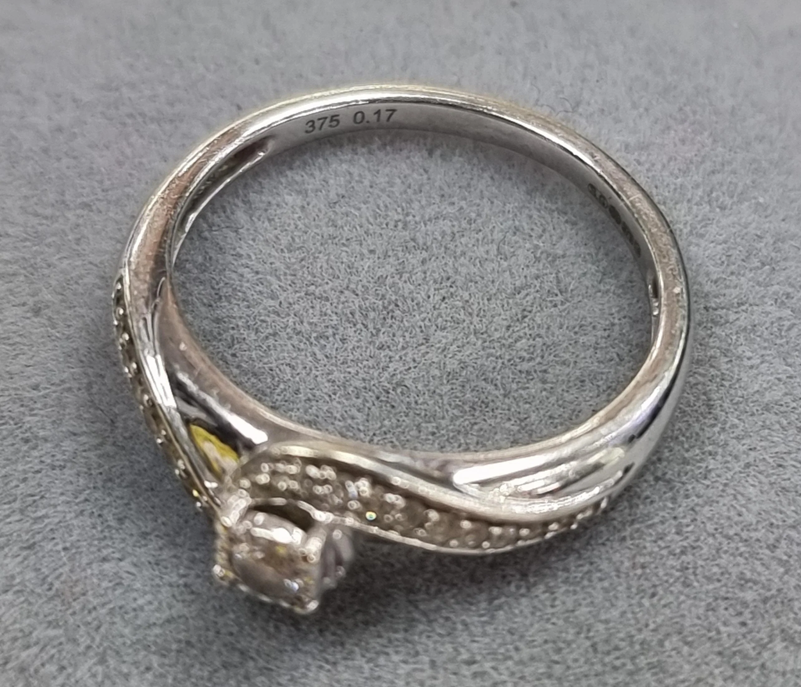 9ct White Gold Diamond Ring Size L - Image 2