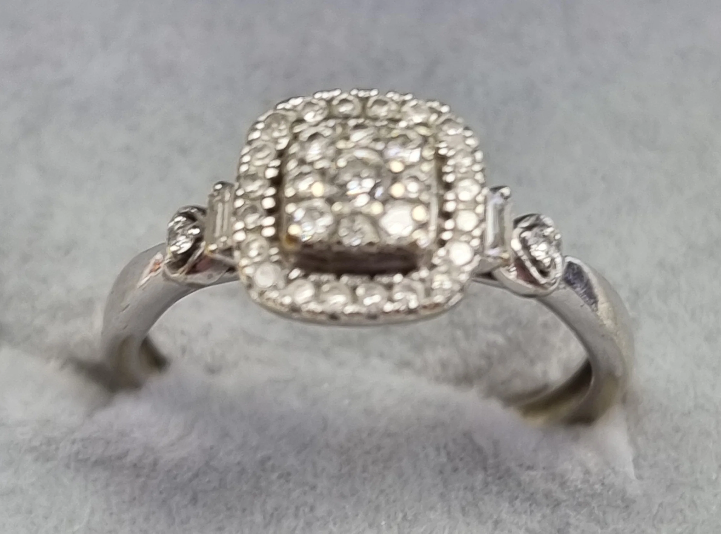 9ct White Gold Diamond Ring Size M1/2