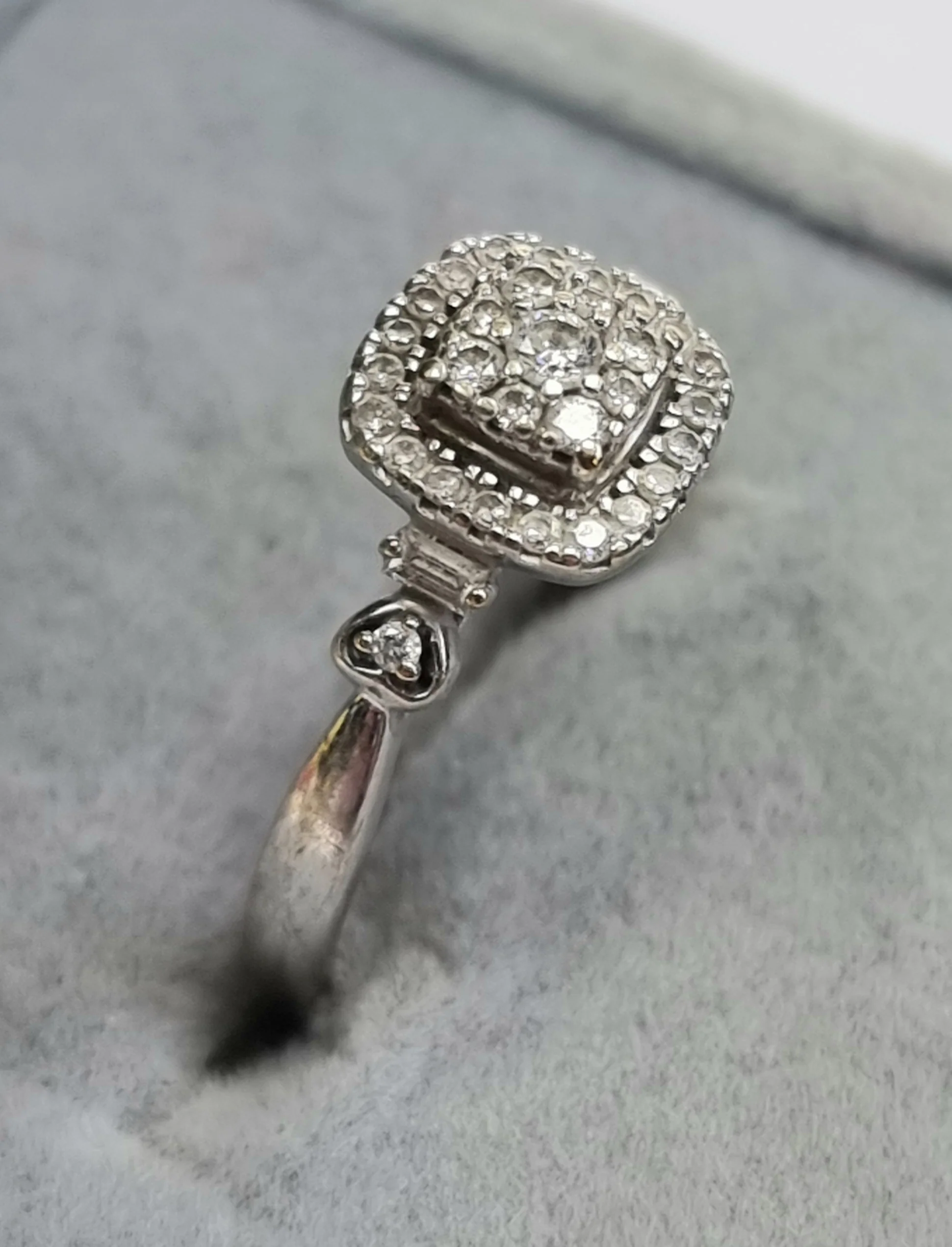 9ct White Gold Diamond Ring Size M1/2 - Image 2