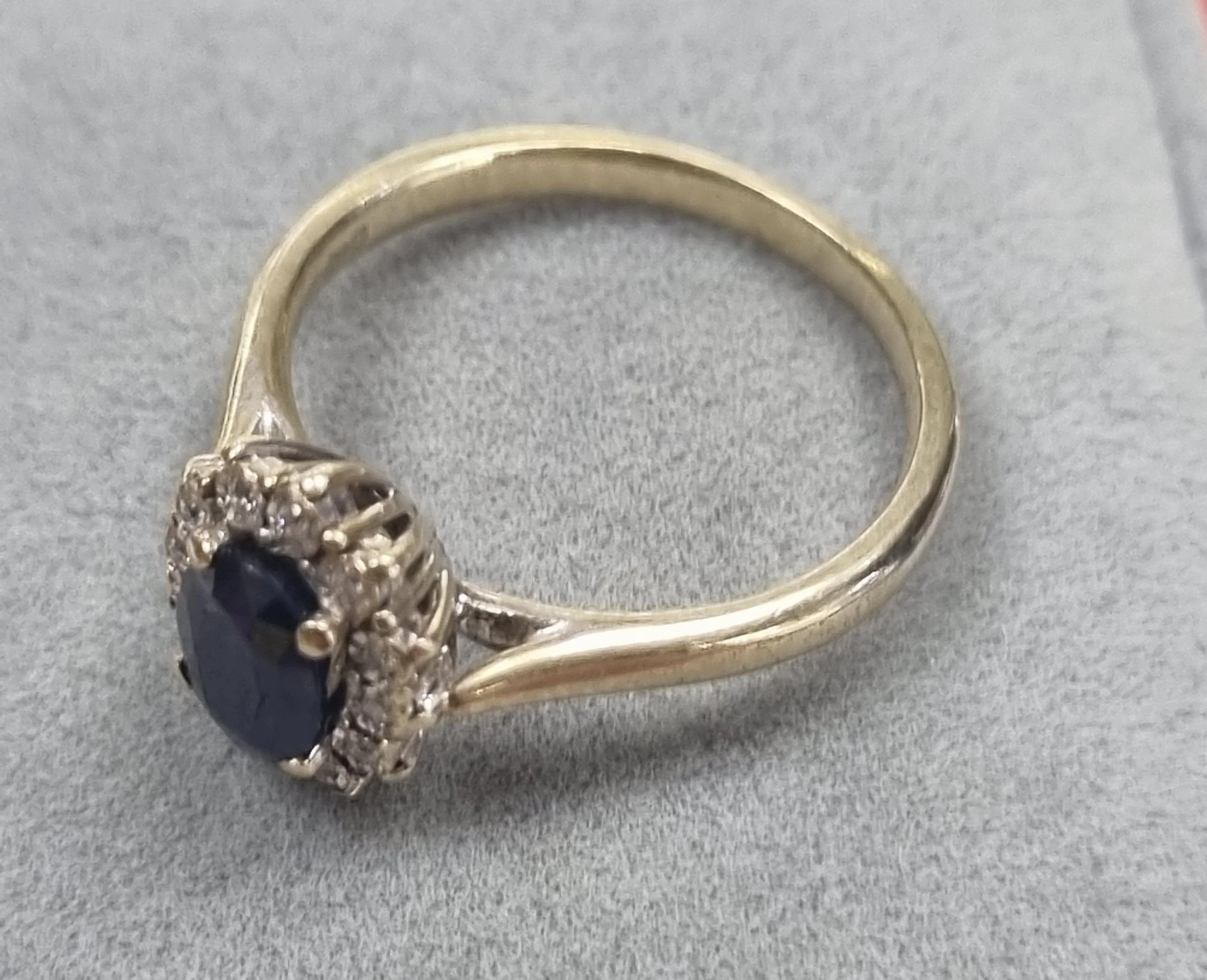 9ct White Gold Diamond /Sapphire Ring Size L1/2 - Image 2