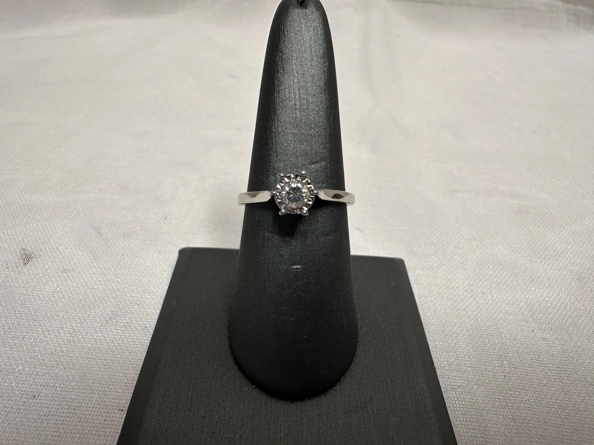 9ct White Gold Dimond Ring - Size Q/R