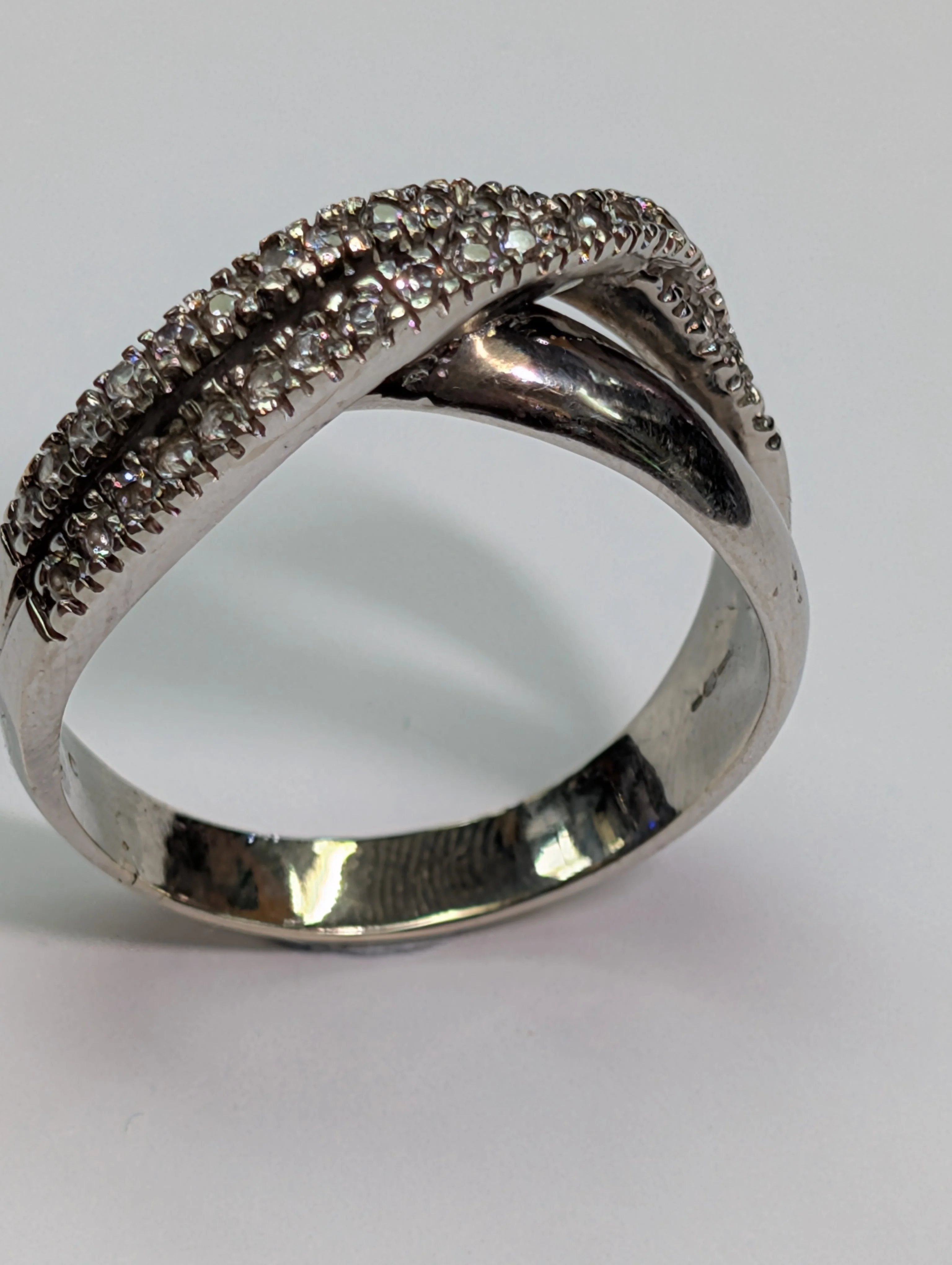 9ct White Gold Puzzle Style Ring - Image 2