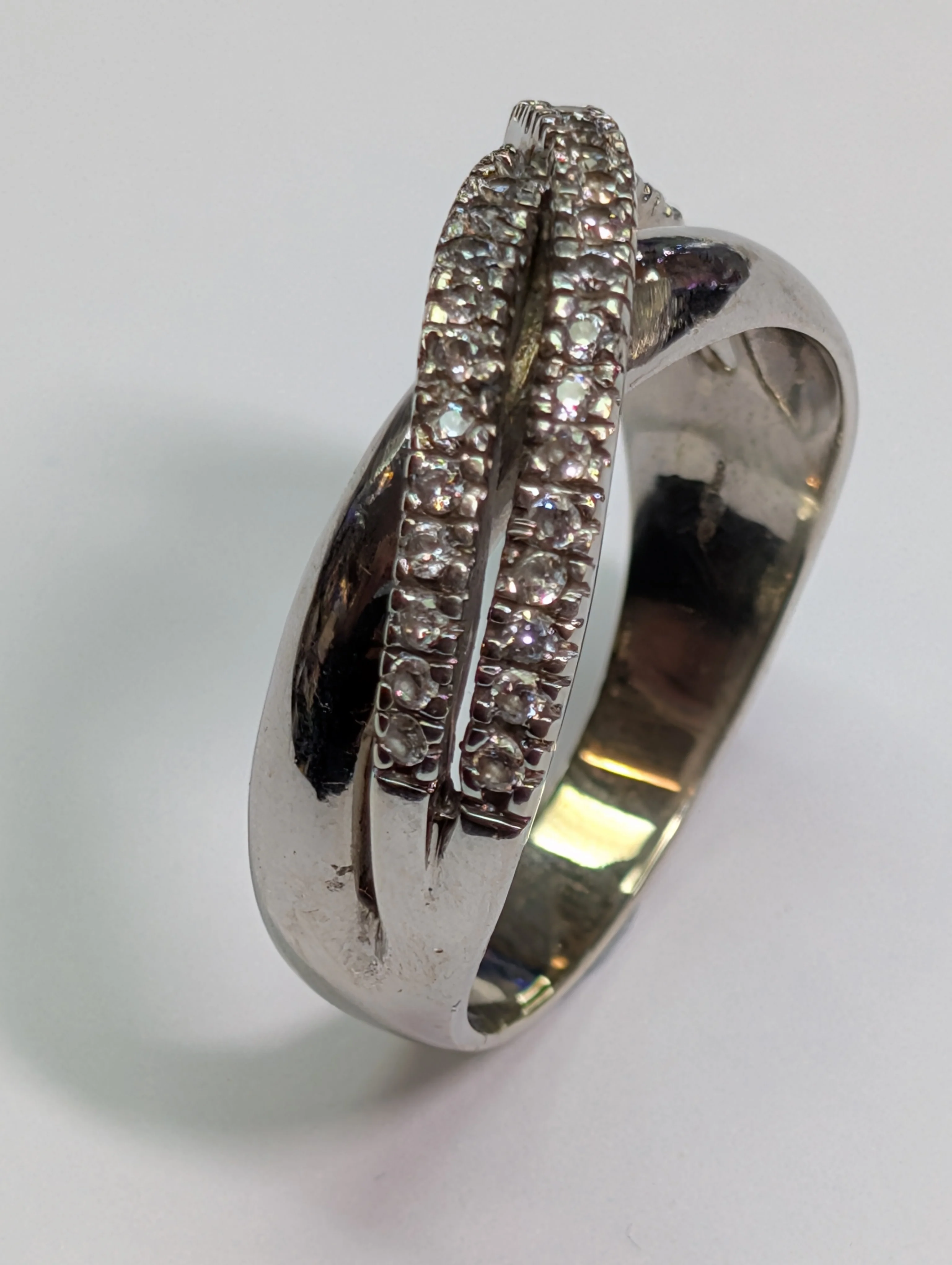 9ct White Gold Puzzle Style Ring - Image 3