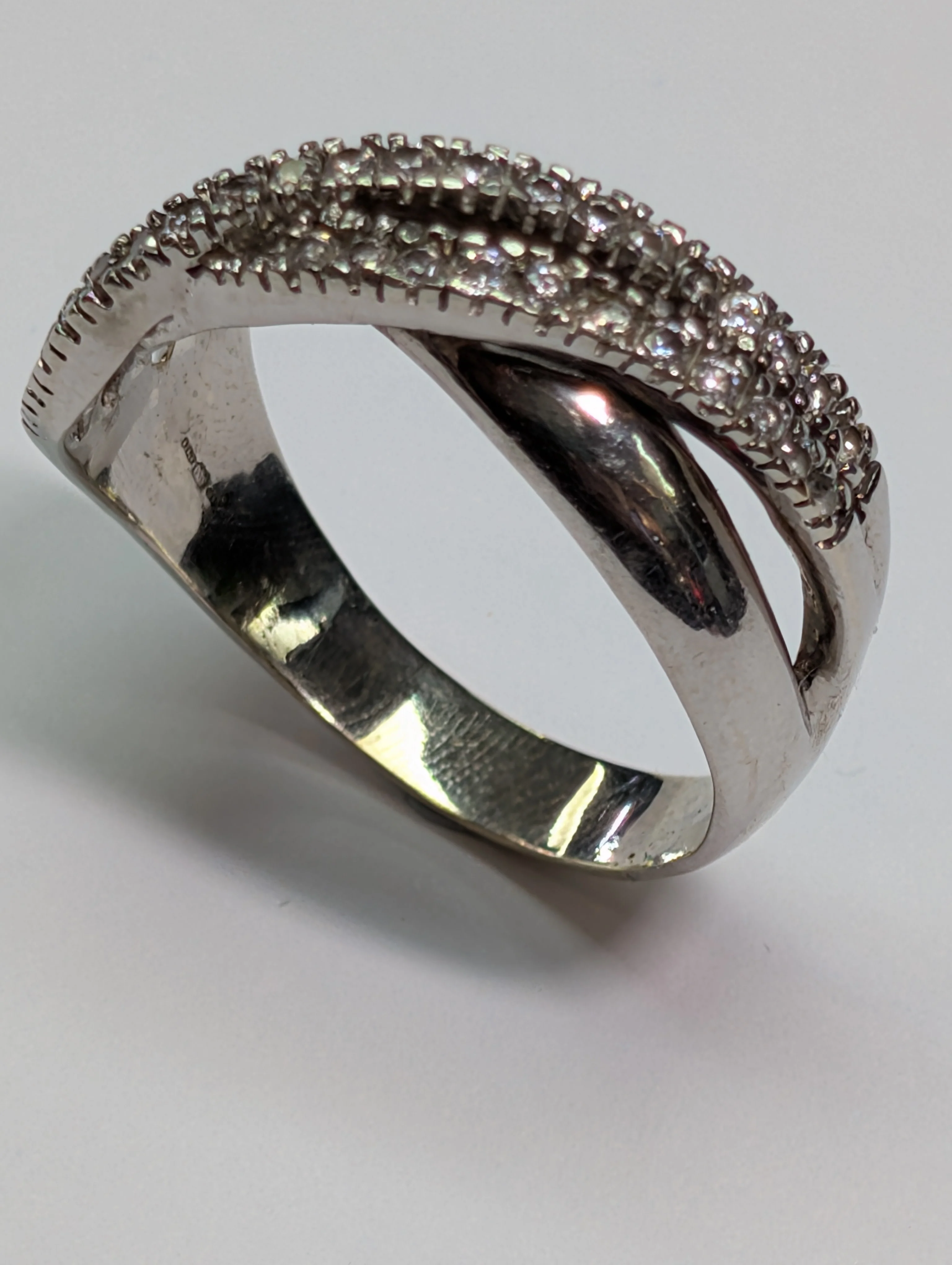 9ct White Gold Puzzle Style Ring - Image 4