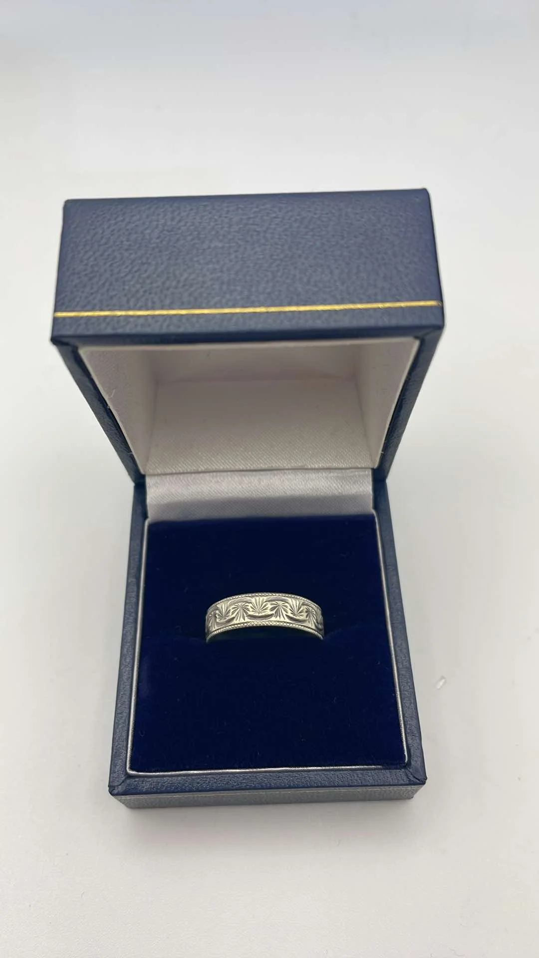 9CT white gold ring - Size N - Image 2