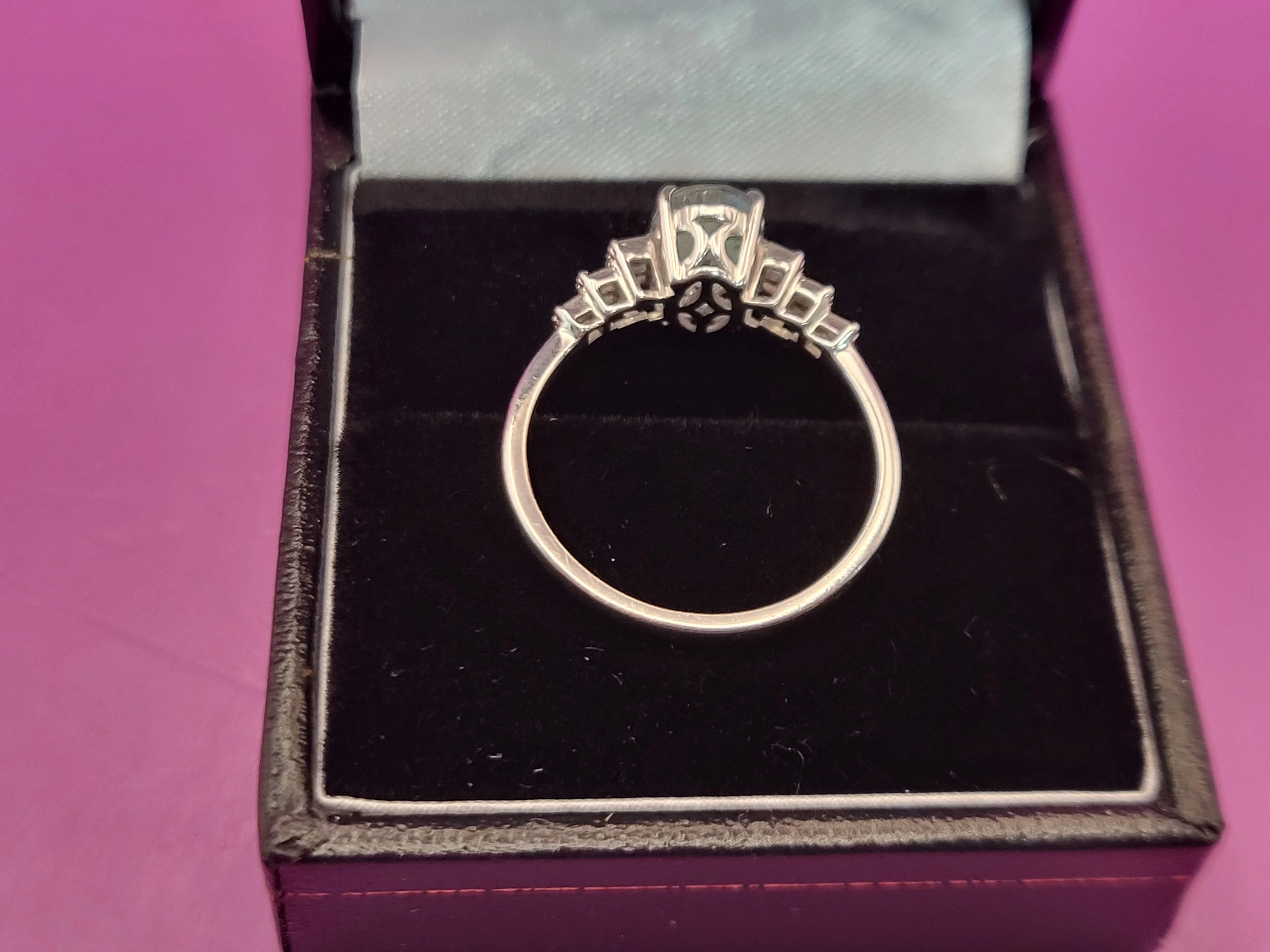 9Ct - White Gold Ring With Blue Stone - 2.04g (Gross) - Size O - Image 3