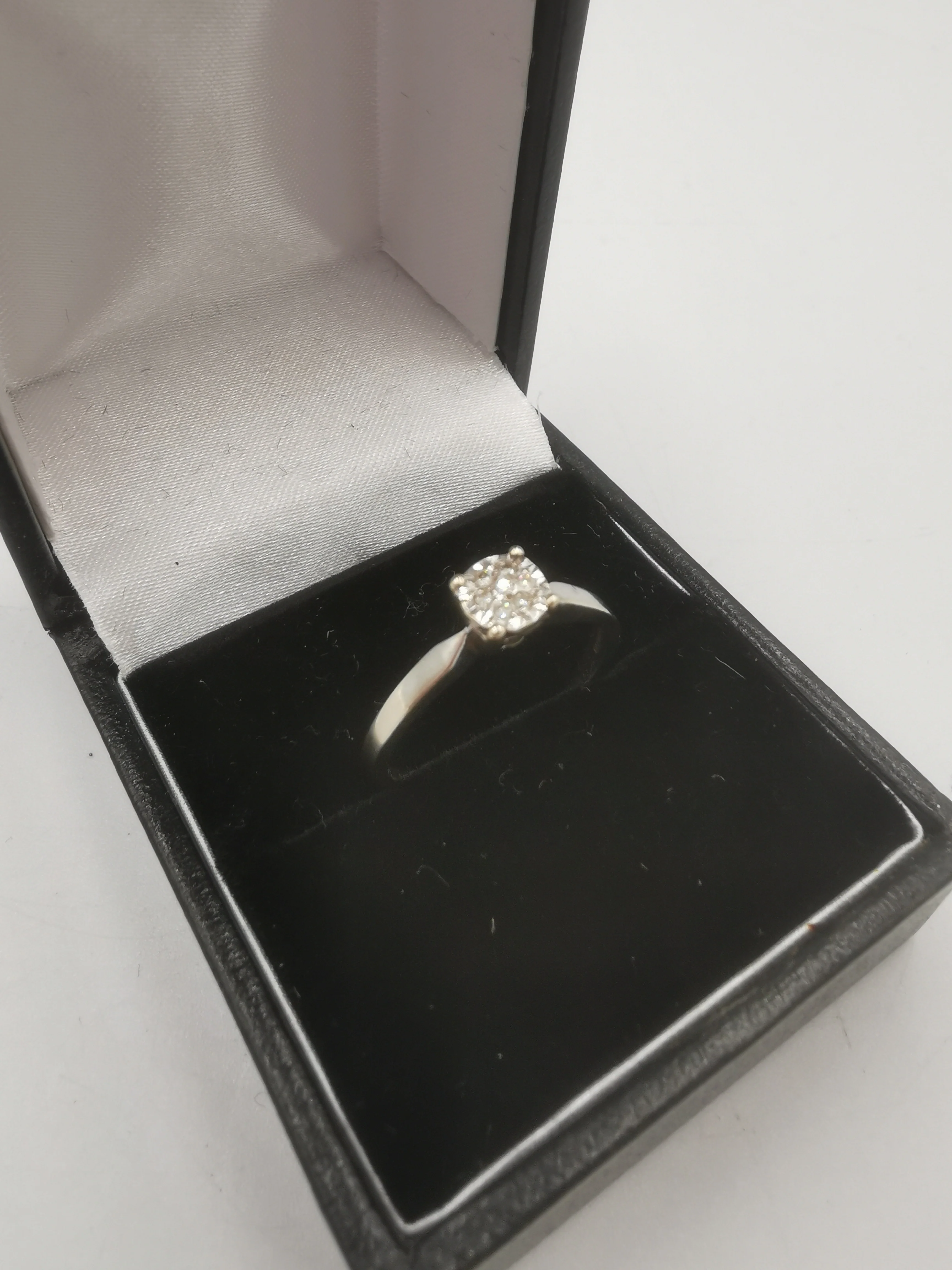 9CT White Gold Stone Ring, 375 Hallmarked, 2.0Grams, Size N - Box Included - Image 2