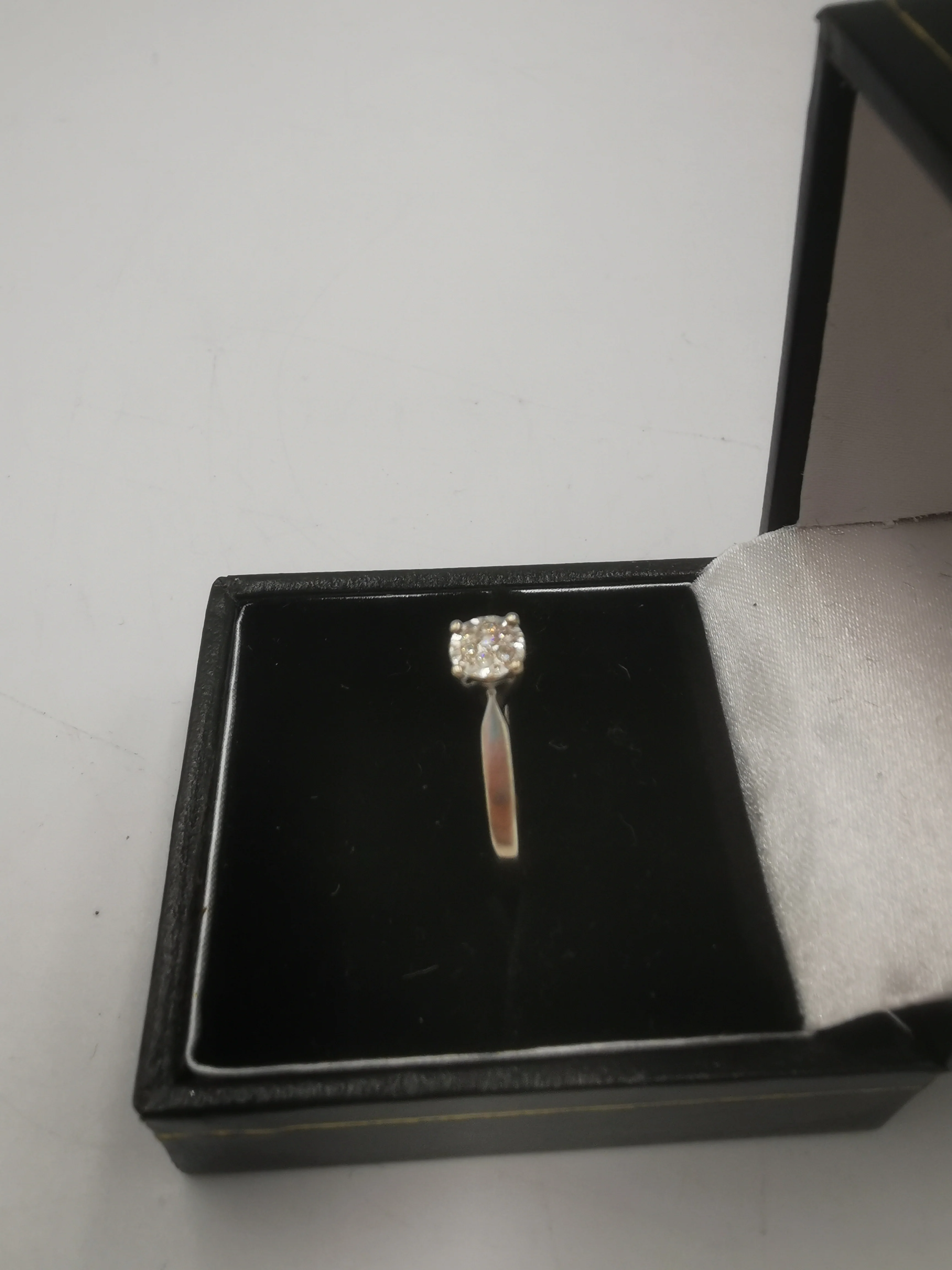 9CT White Gold Stone Ring, 375 Hallmarked, 2.0Grams, Size N - Box Included - Image 3