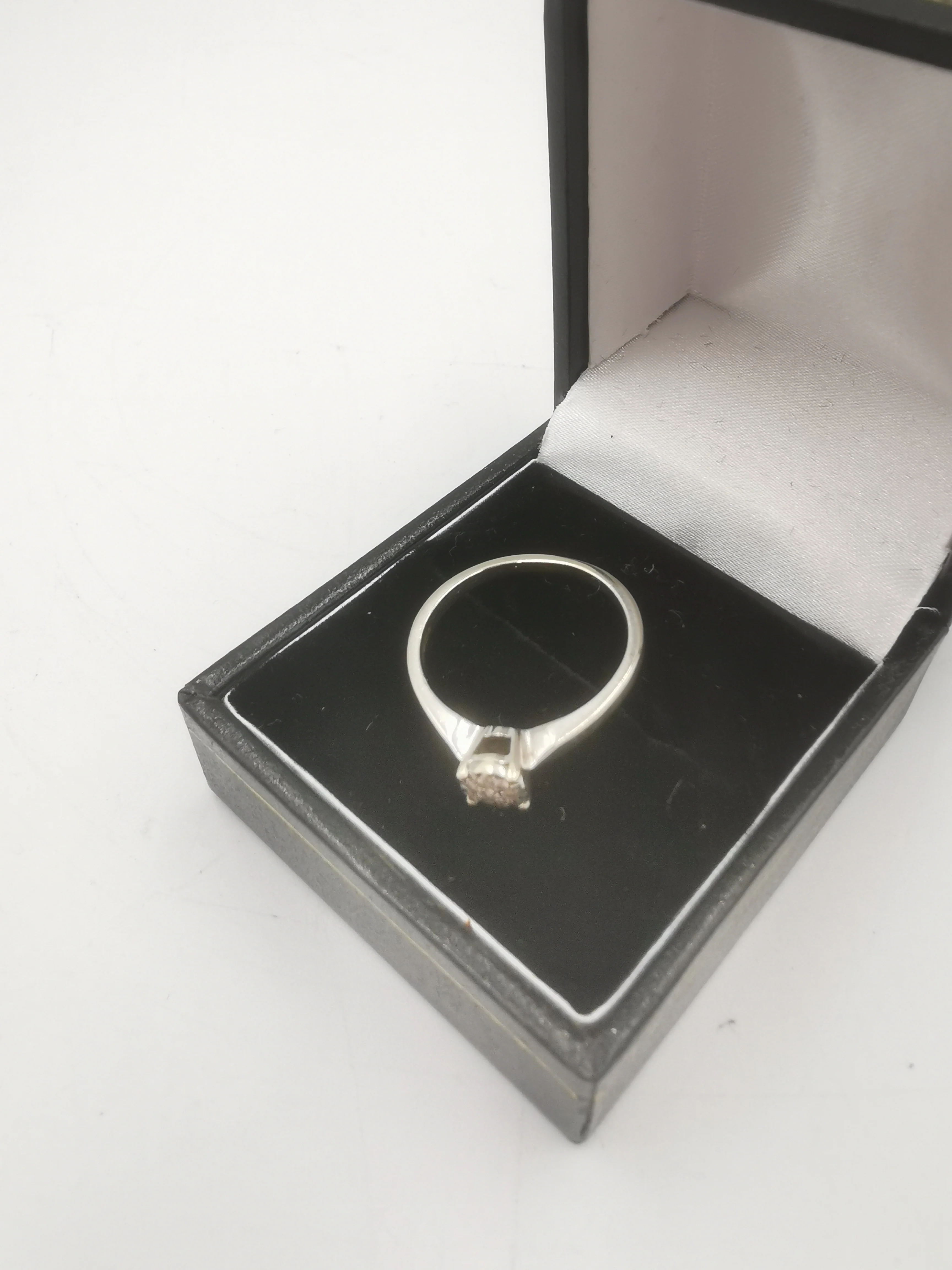 9CT White Gold Stone Ring, 375 Hallmarked, 2.0Grams, Size N - Box Included - Image 4