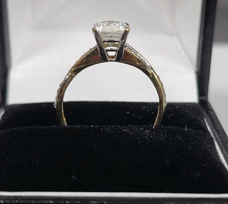 9ct Yellow And White Gold Ring With cubic zirconia Stones - 1.5G - Size M. Hallmarked - Image 2