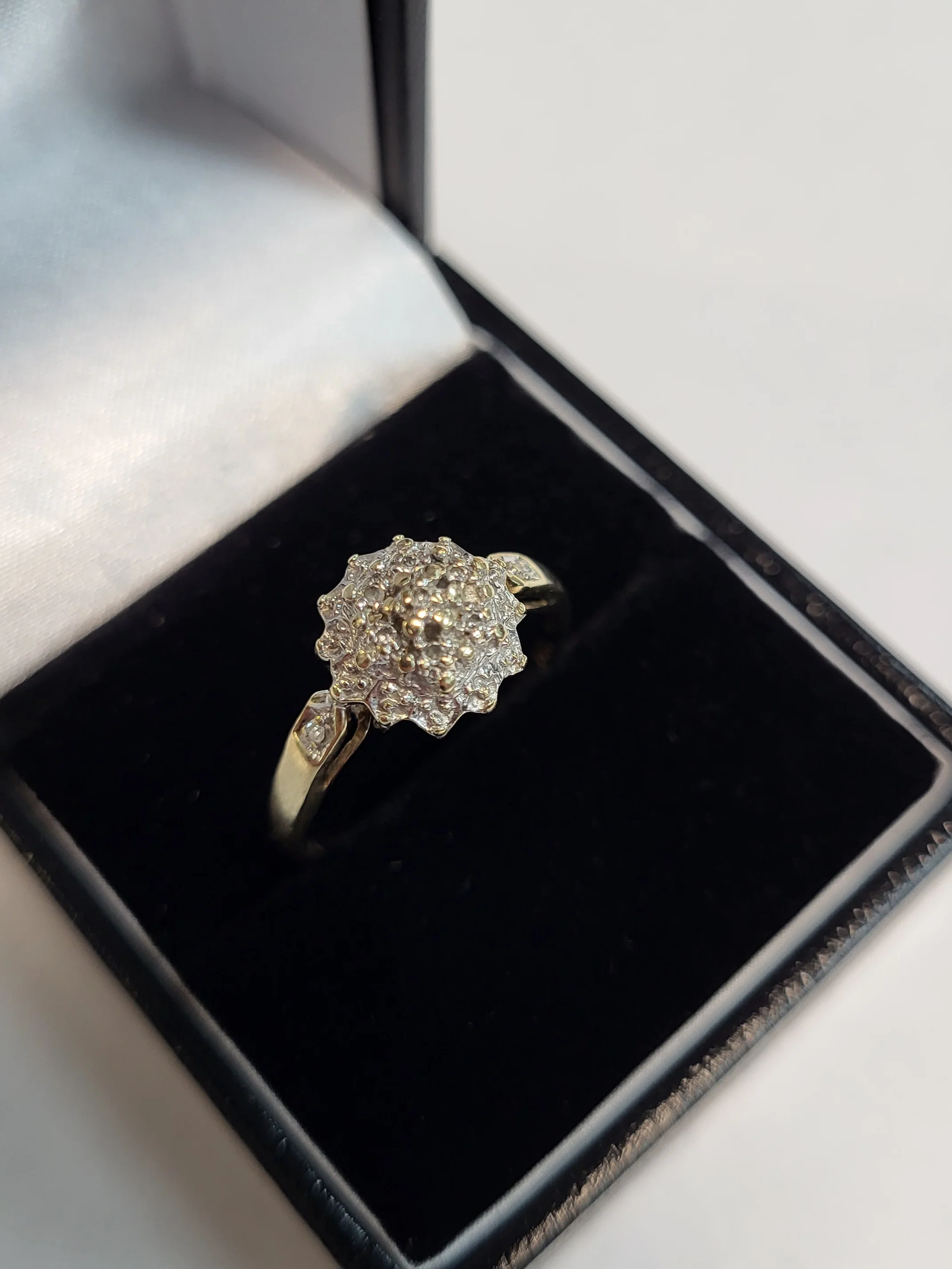9ct Yellow Gold and Diamond (0.05ct) Cluster Ring  - Size Q - 1.6g total - Image 2